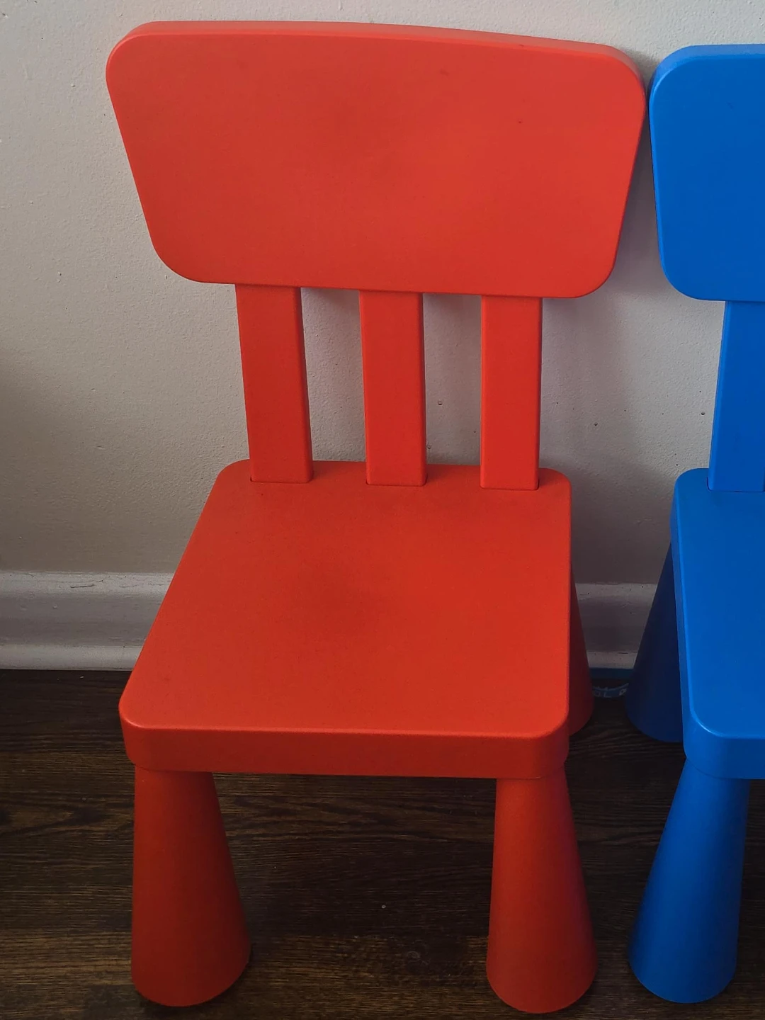 Red Kids Chair - photo 2