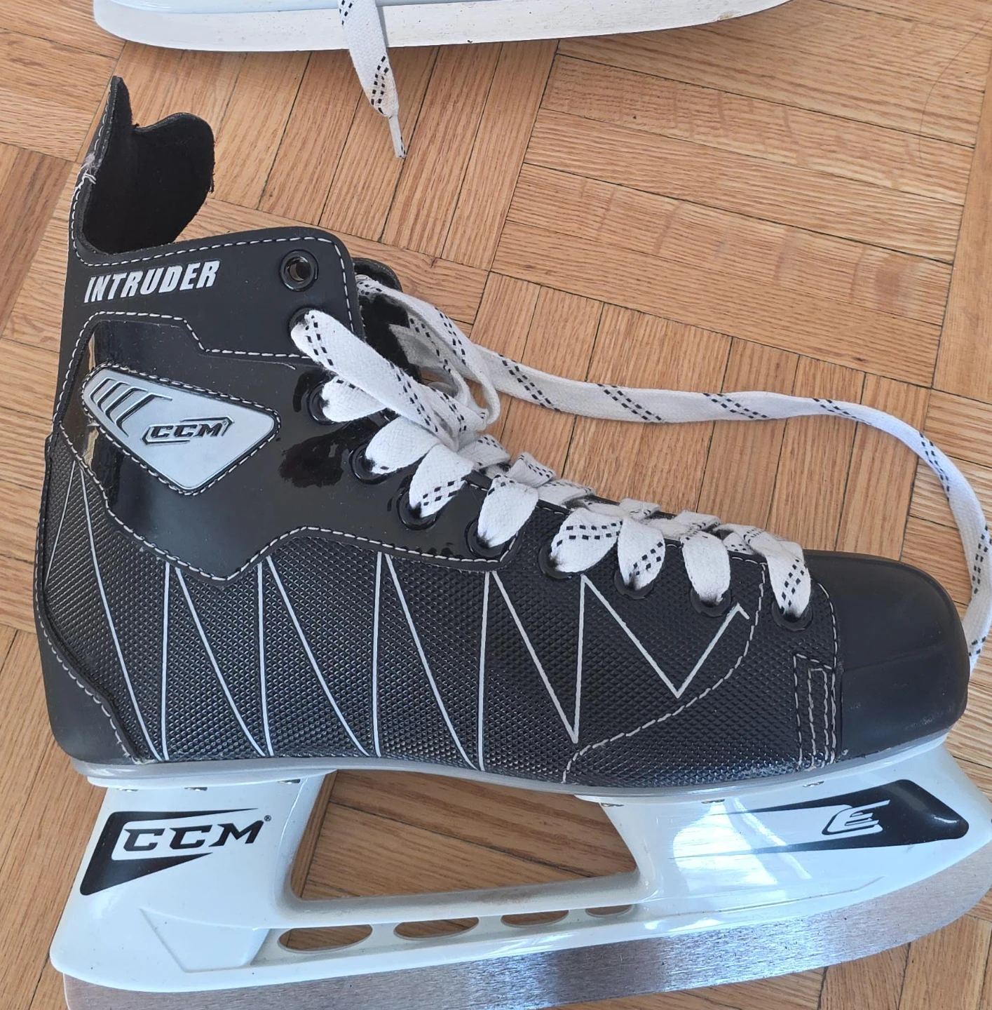 CCM Intruder Hockey Skates - Size 8