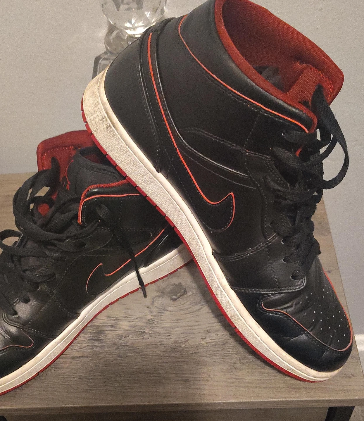 Nike Air Jordan 1 Mid Black/Red