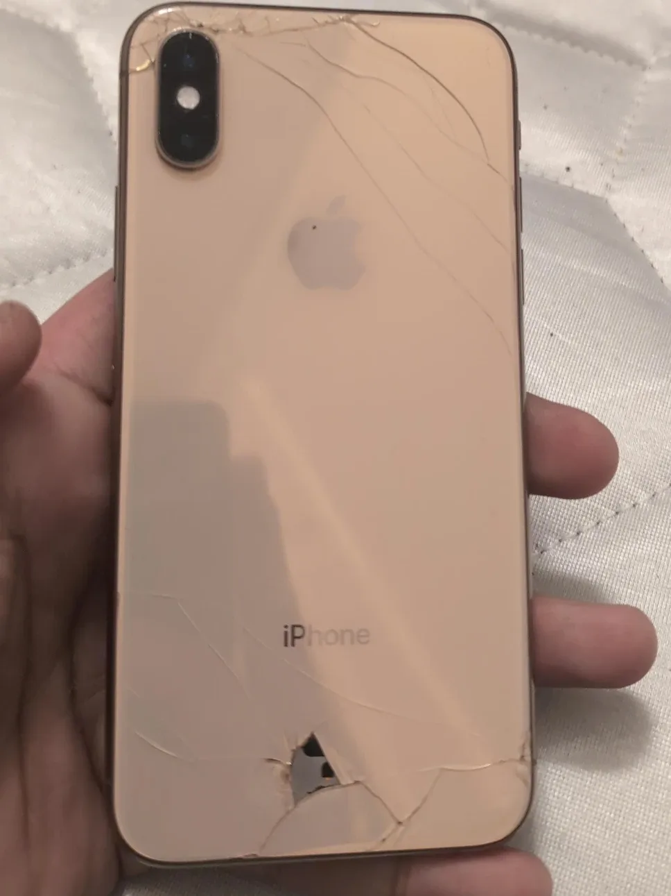 Cracked iPhone XS - Gold