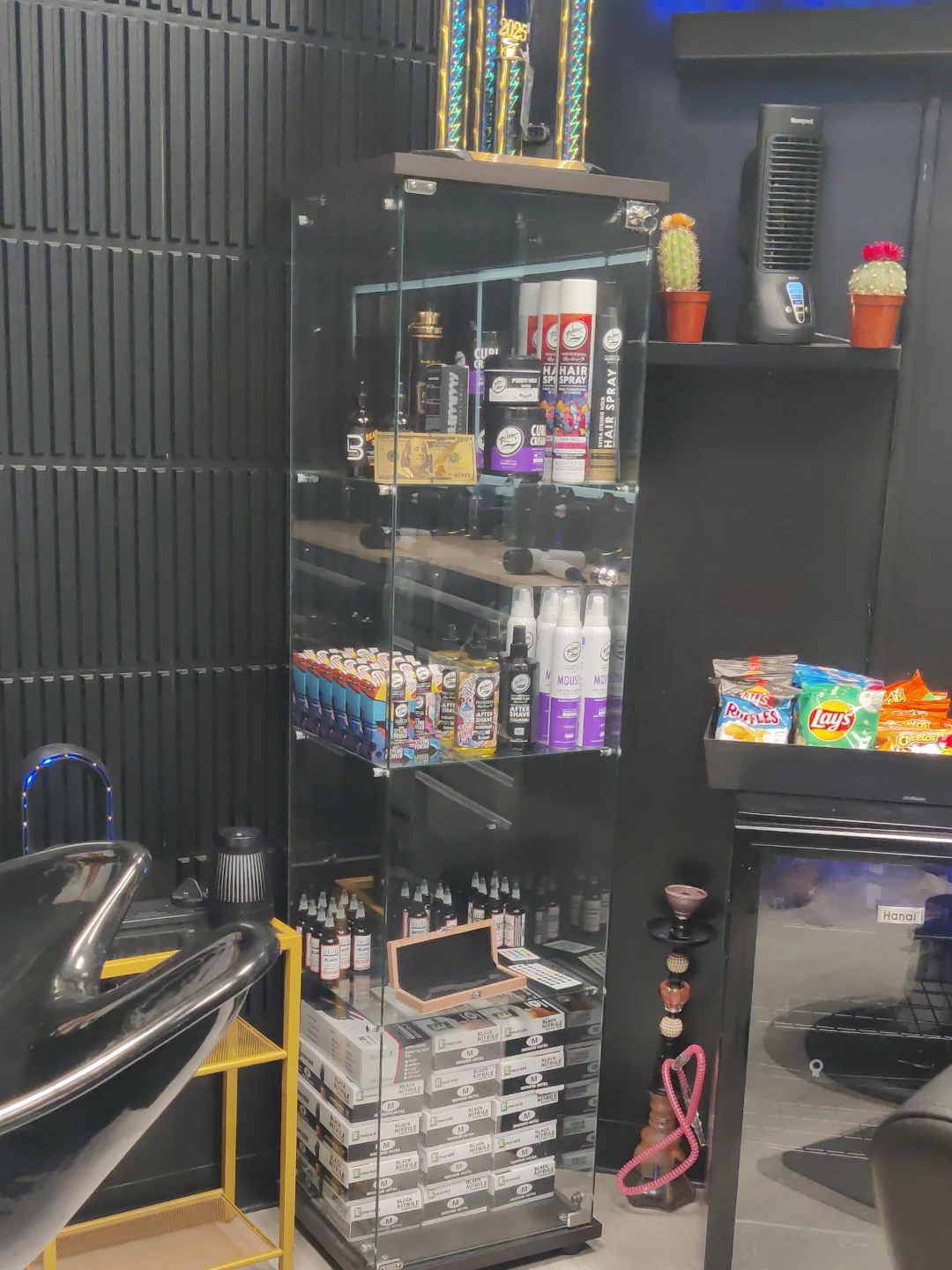 3-compartment display case with light and key.