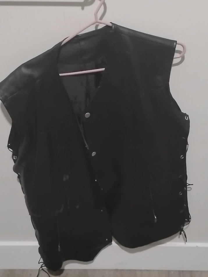 #Cleanout black leather vest