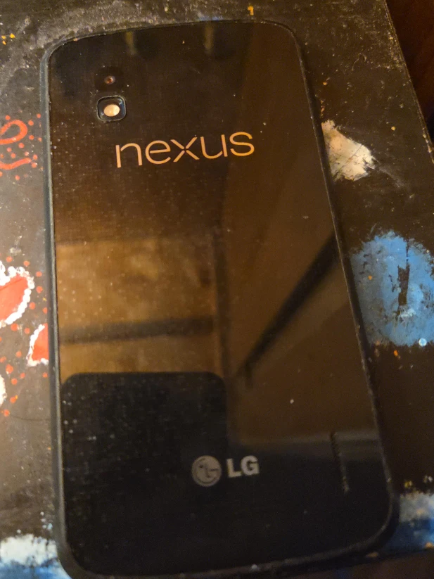 LG Nexus 4 Cellphone