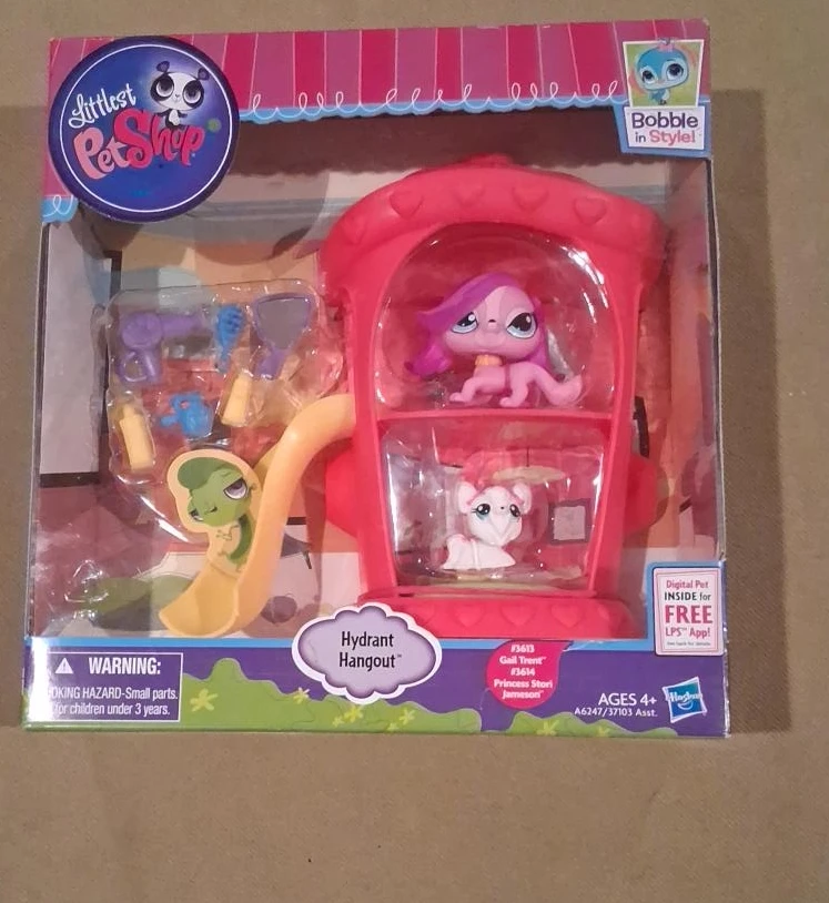 Littlest Pet Shop Hydrant Hangout Playset