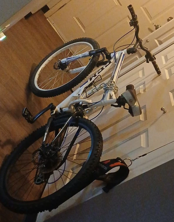 CCM Ballistic Mountain Bike - White/Blue