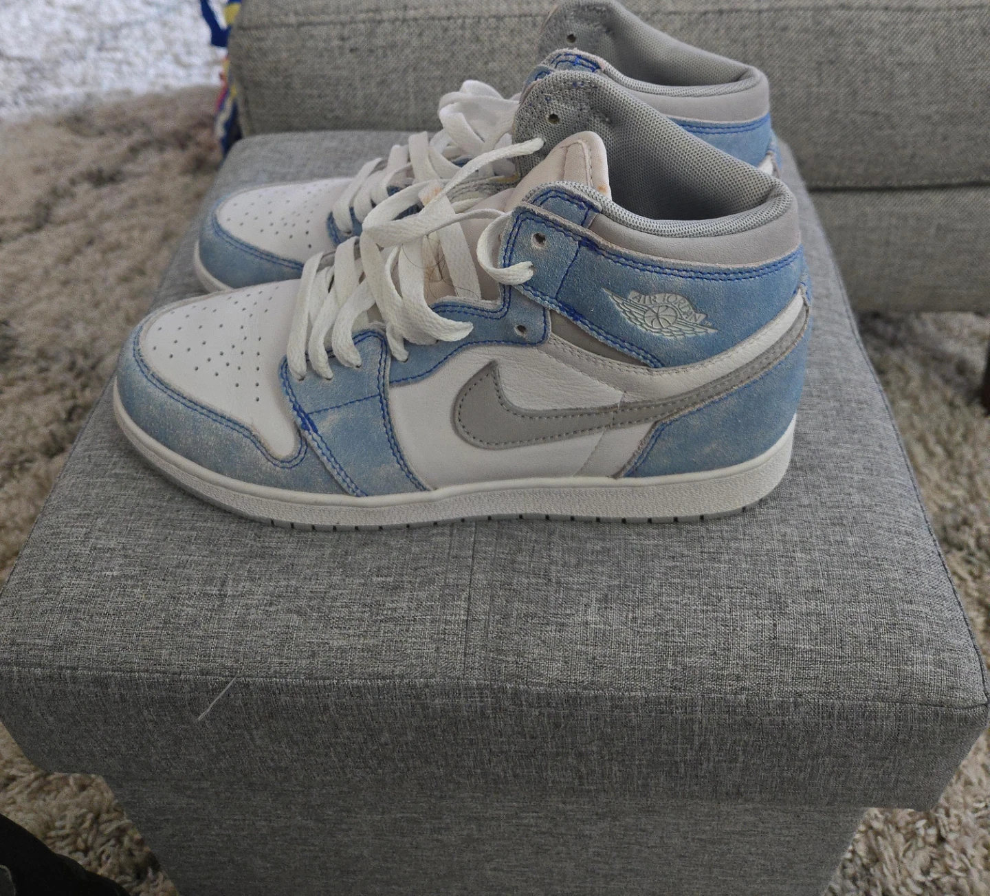 Air Jordan 1 High University Blue