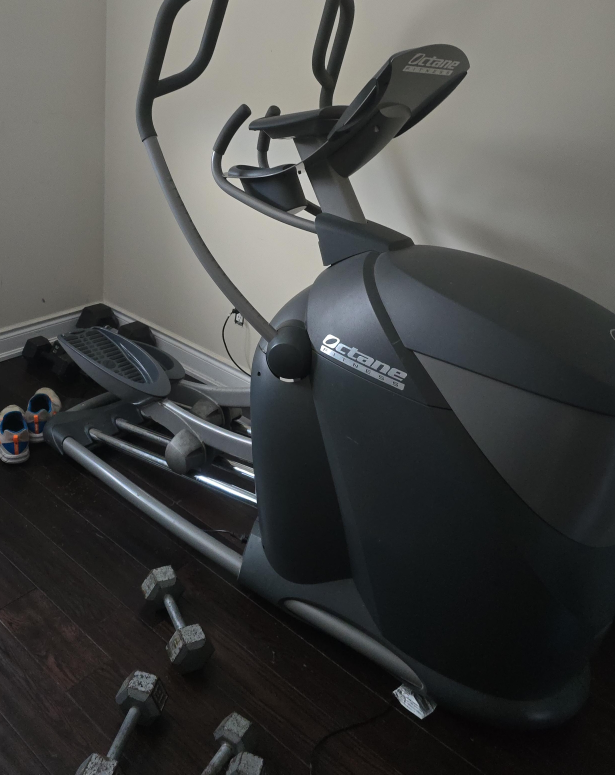 Octane Fitness Elliptical Machine