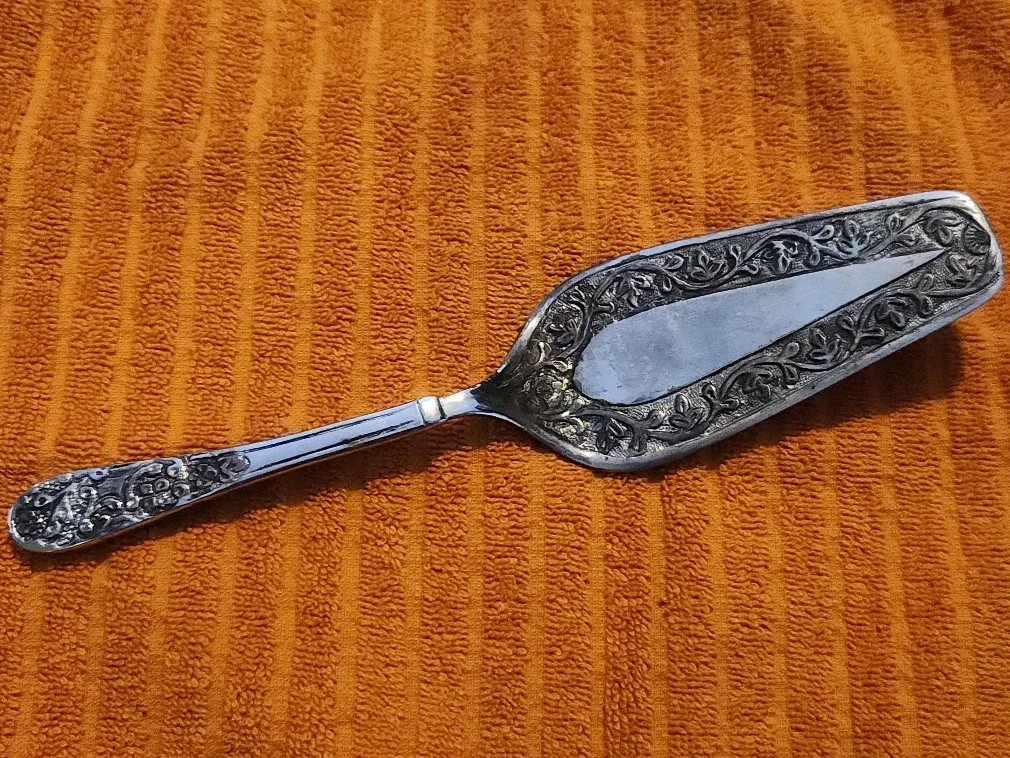 Vintage Ornate Silver Plated Cake or Pie Server