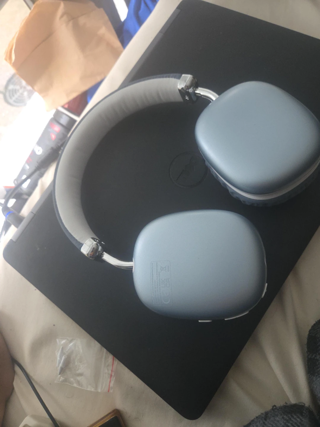 Apple AirPods Max - Blue look alike