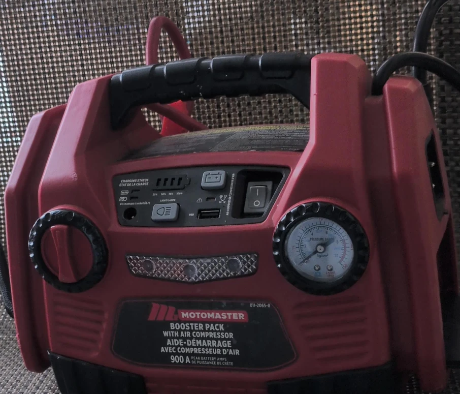 Motomaster Booster Pack with Air Compressor