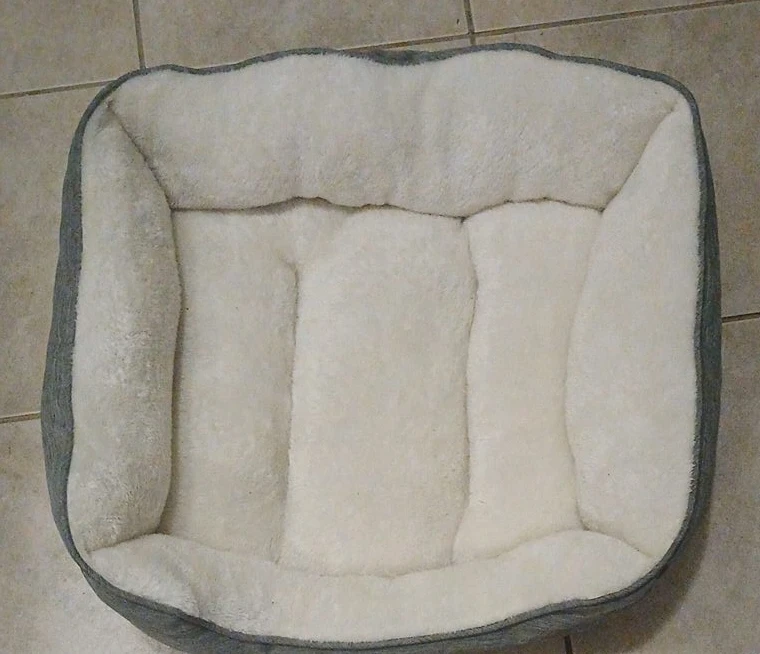 Cozy Grey & White Pet Bed - photo 2