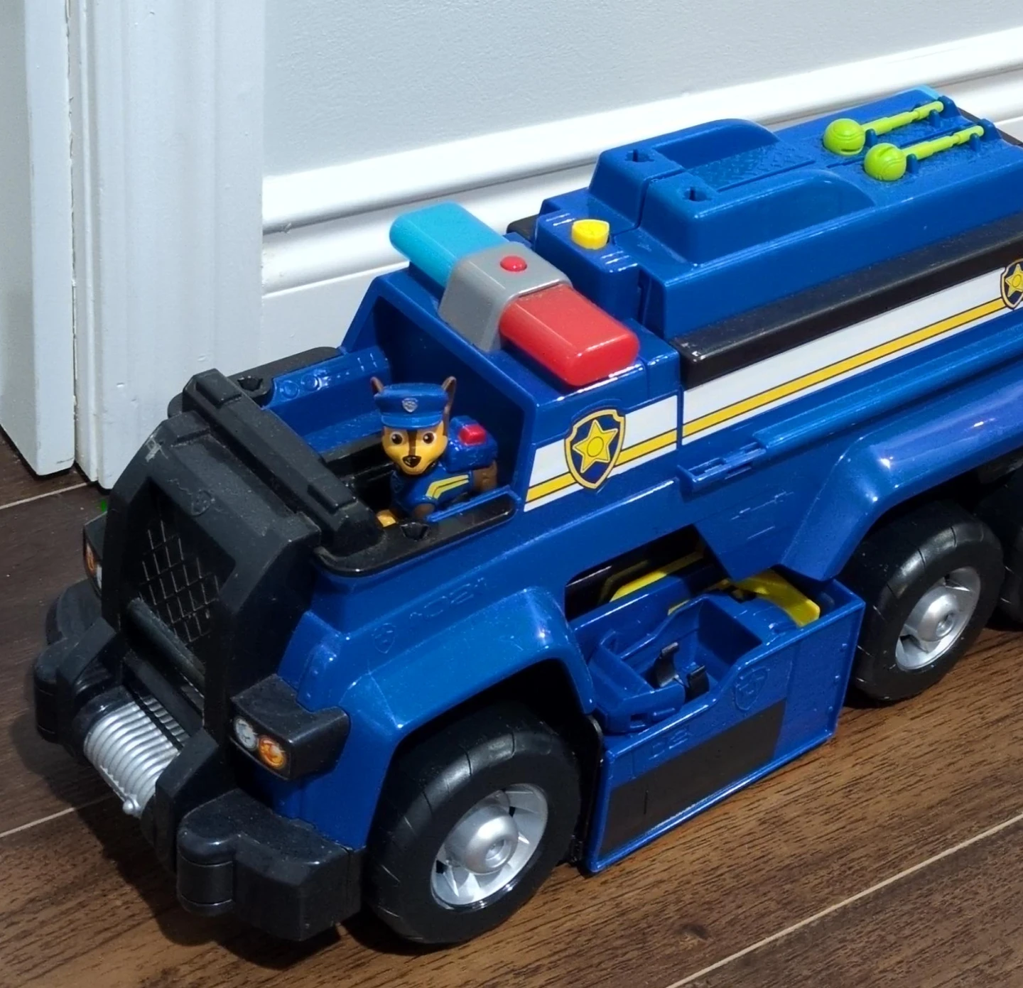 Paw Patrol Chase's Total Team Rescue Police Truck