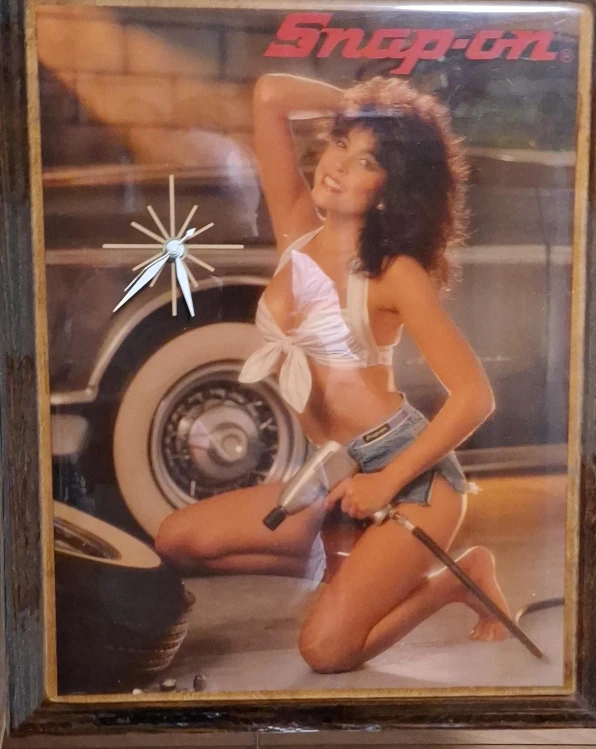 Snap-on Pinup Girl Clock