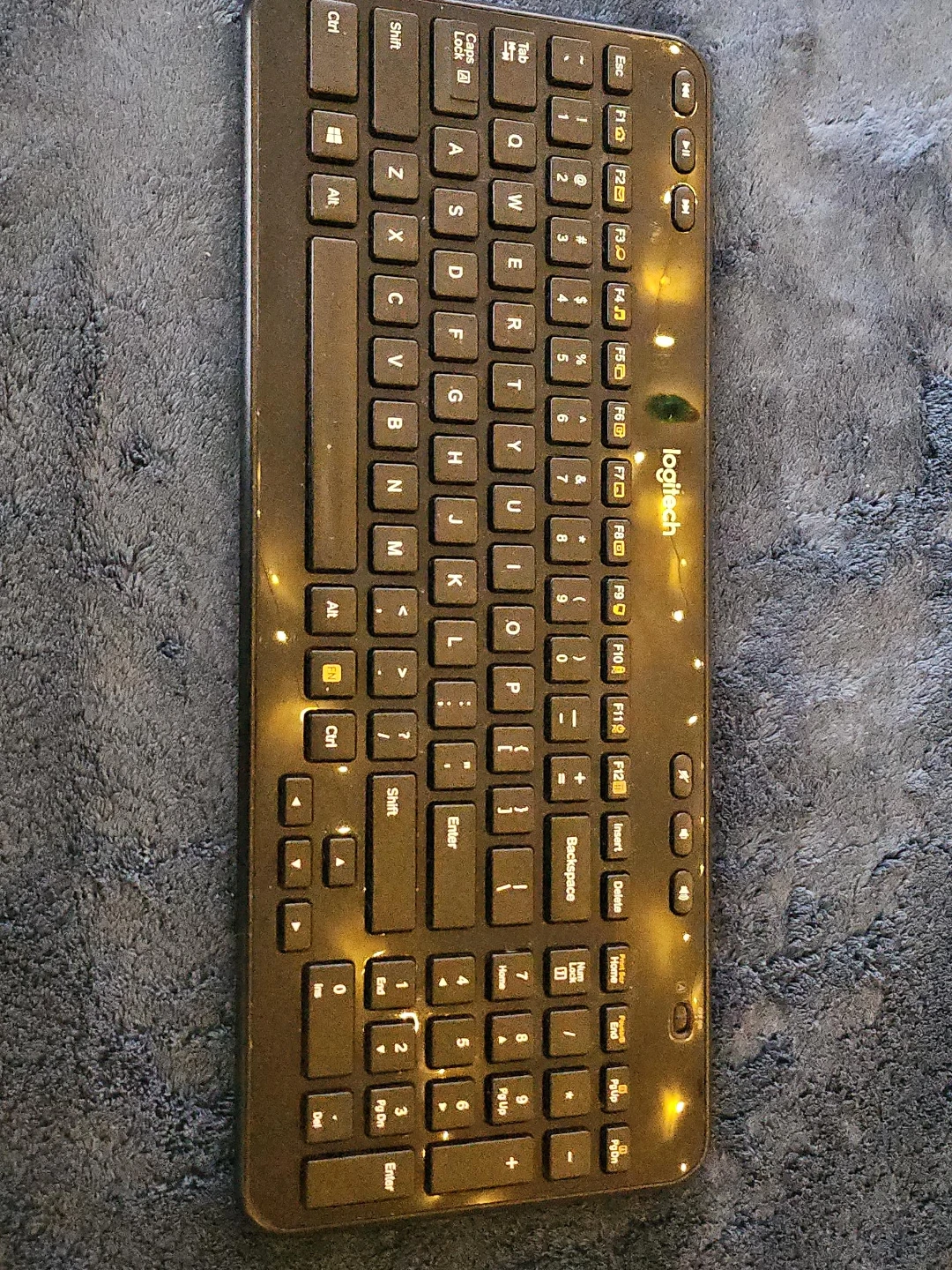 Logitech K360 Wireless Keyboard - Compact Design image indicator(1)