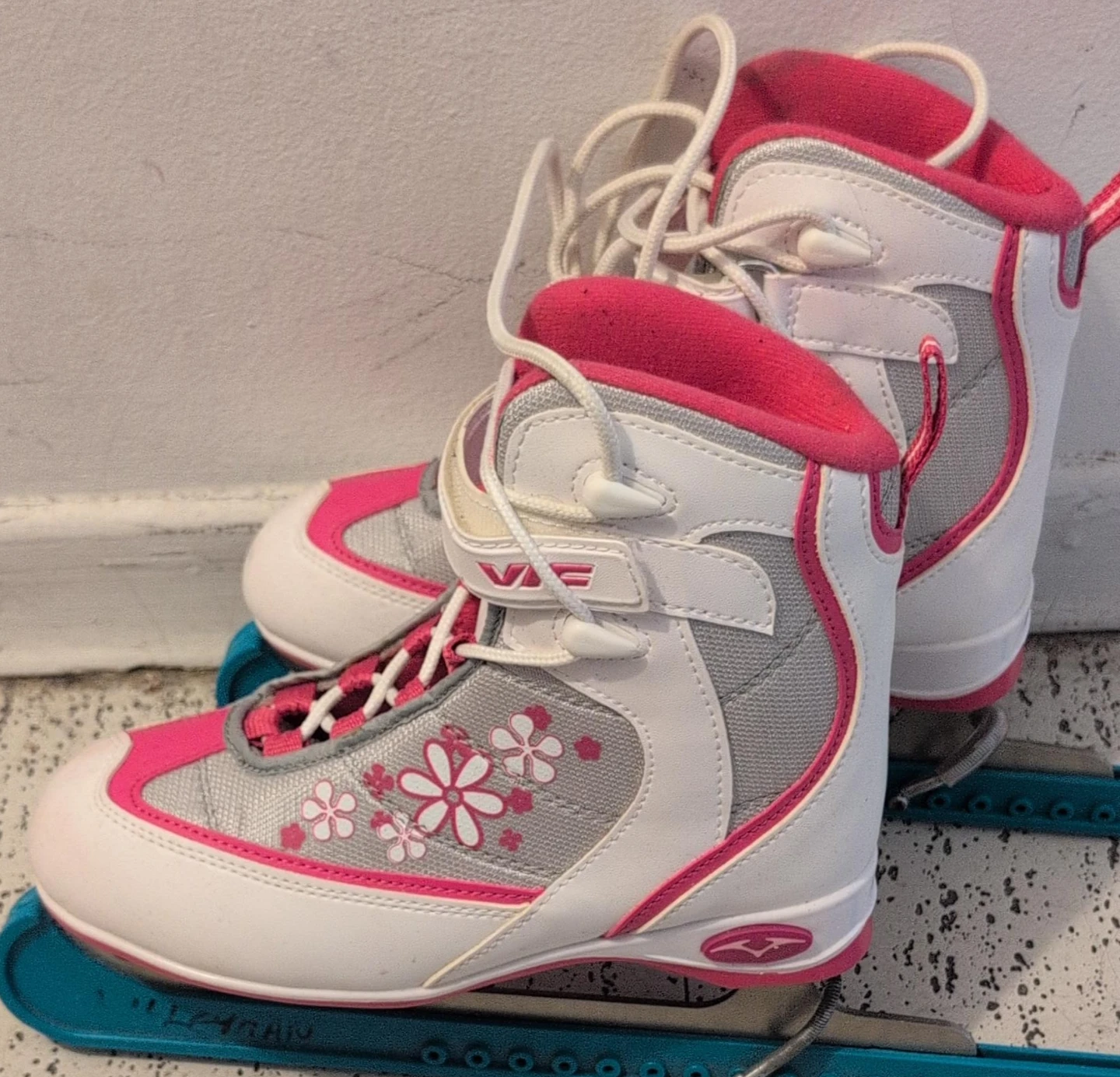 Vic Hockey Girl's Ice Skates - US Size 4