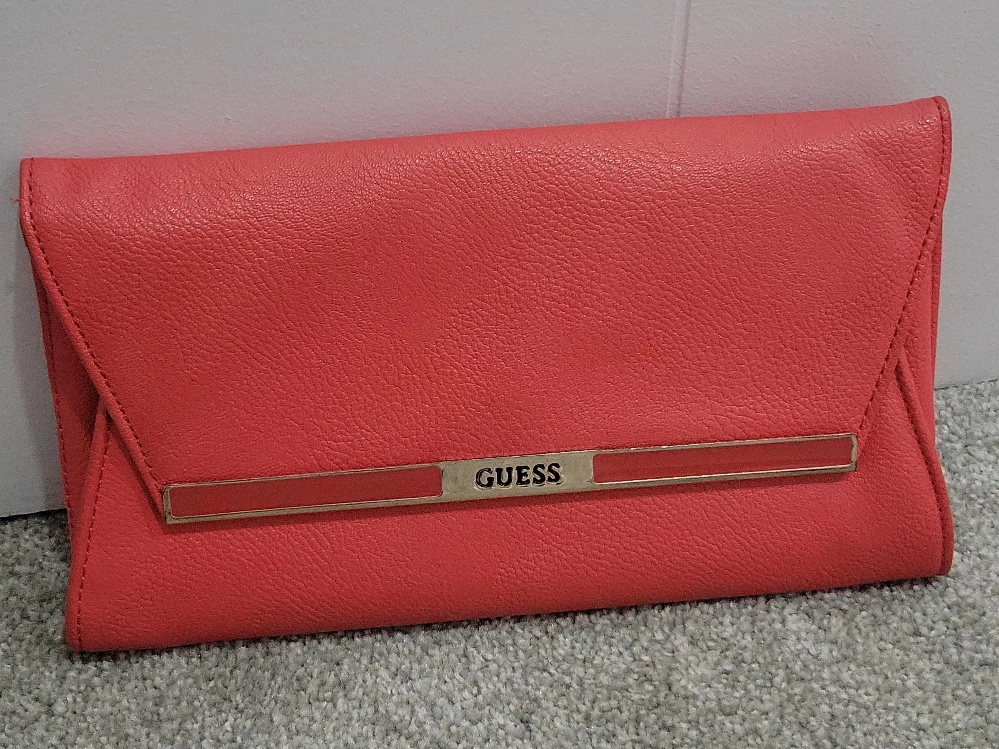 Guess Clutch - Coral