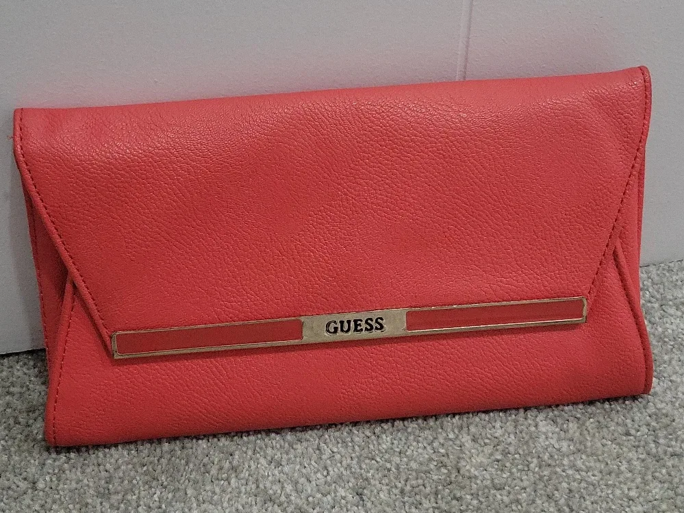 Guess Clutch - Coral