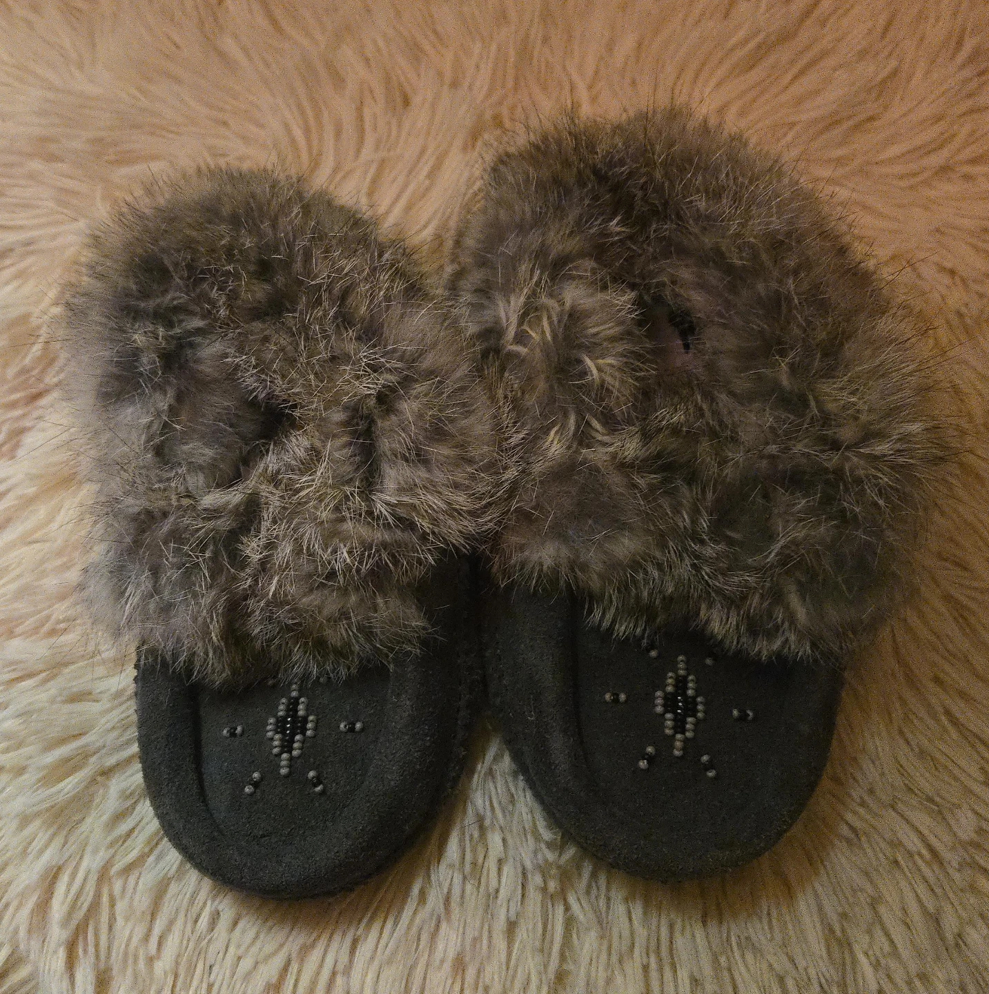 Manitobah Mukluks Size 7-8 Moccasins
