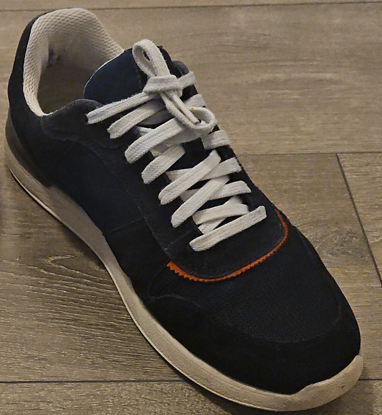 Clarks - Navy blue sneakers with white laces