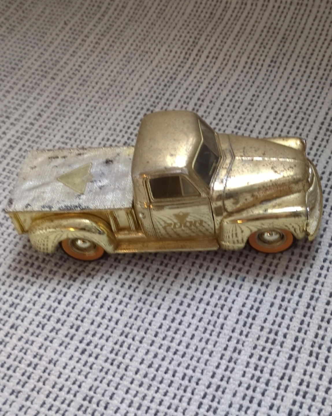 1949 Chevy 2000 Millennium Truck Diecast
