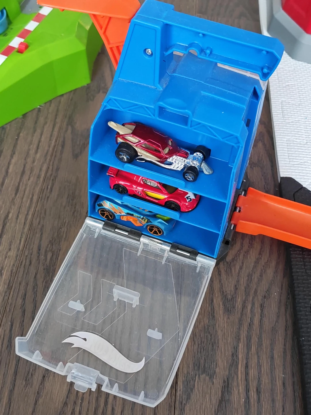 Hot Wheels Car Carrier Playset with 5 Cars