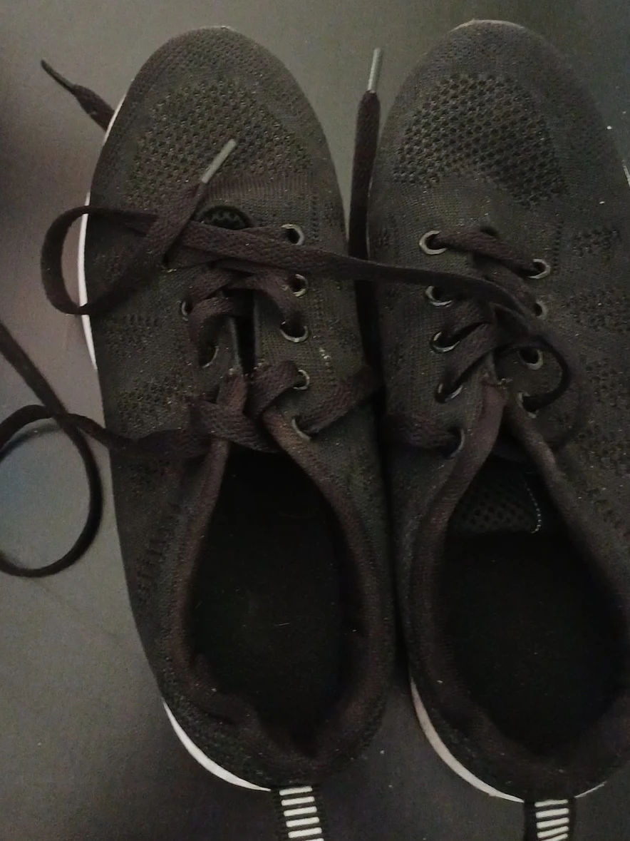 Black Fashion Sneakers 🥕