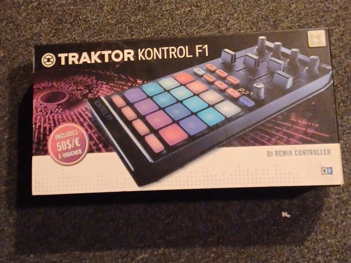 Traktor Kontrol F1 DJ Remix Controller