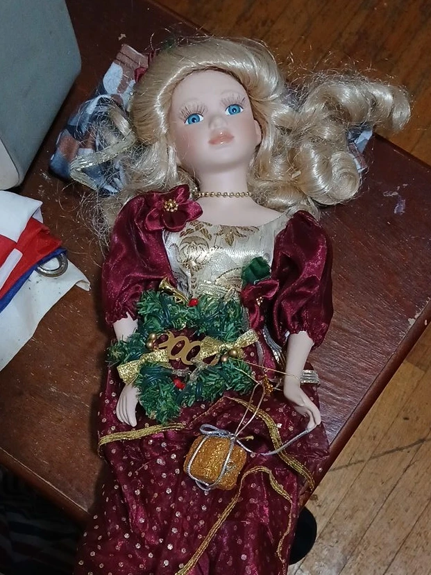 2000 Christmas Doll