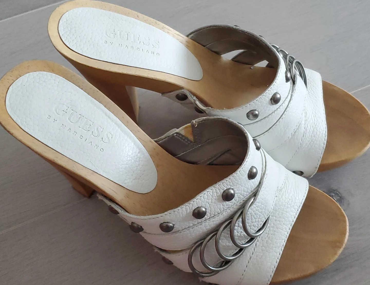 🥕 Guess by Marciano White Wooden Heel Mules