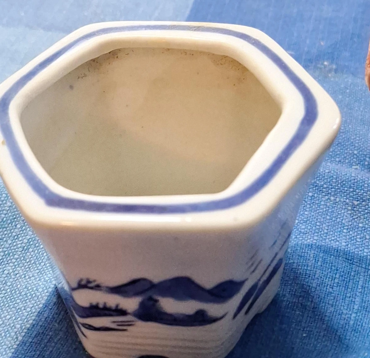 Hexagonal Ceramic Pot Blue Mountain Design