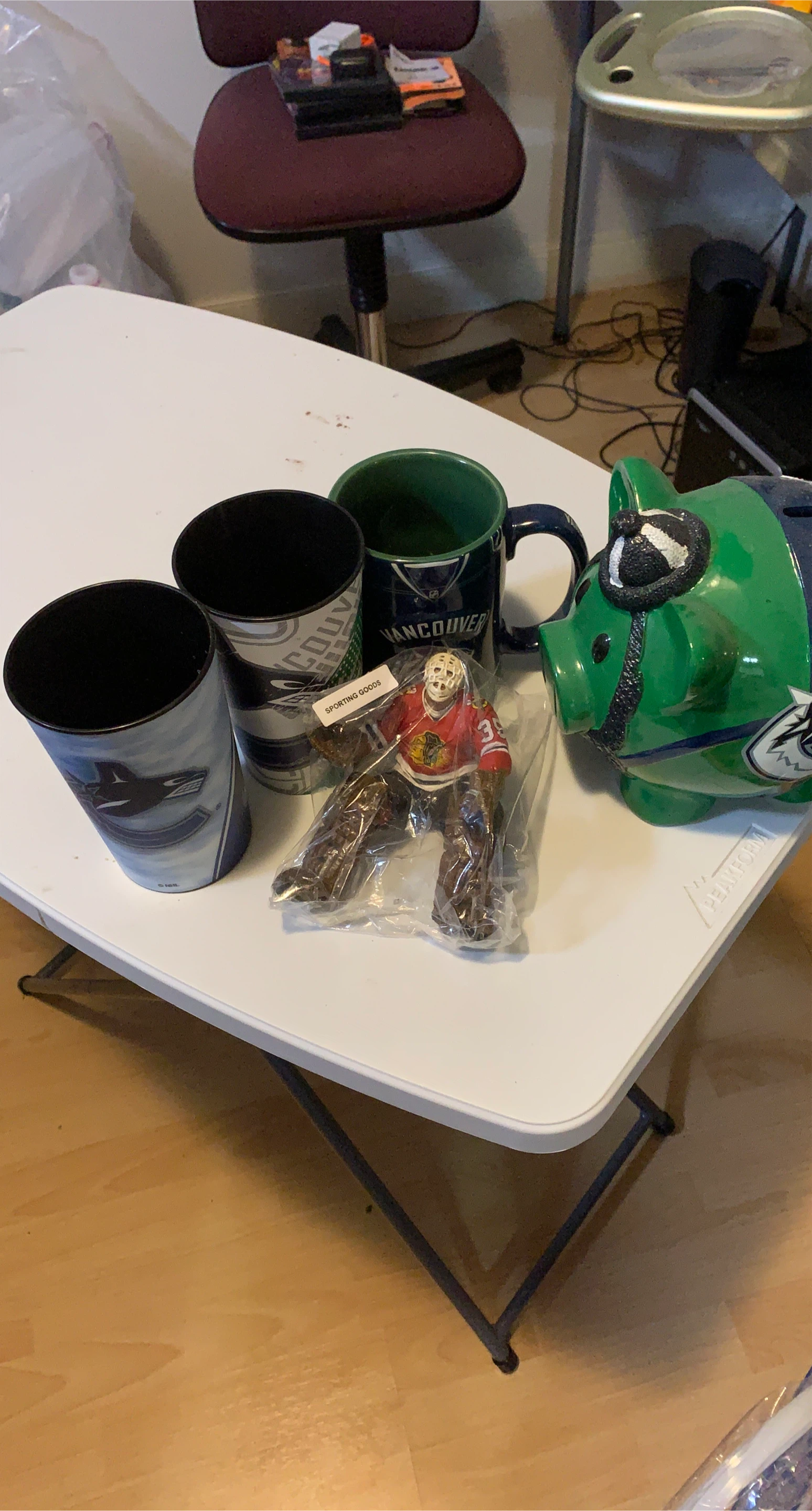 Vancouver Canucks Mug and Hockey Figurine
