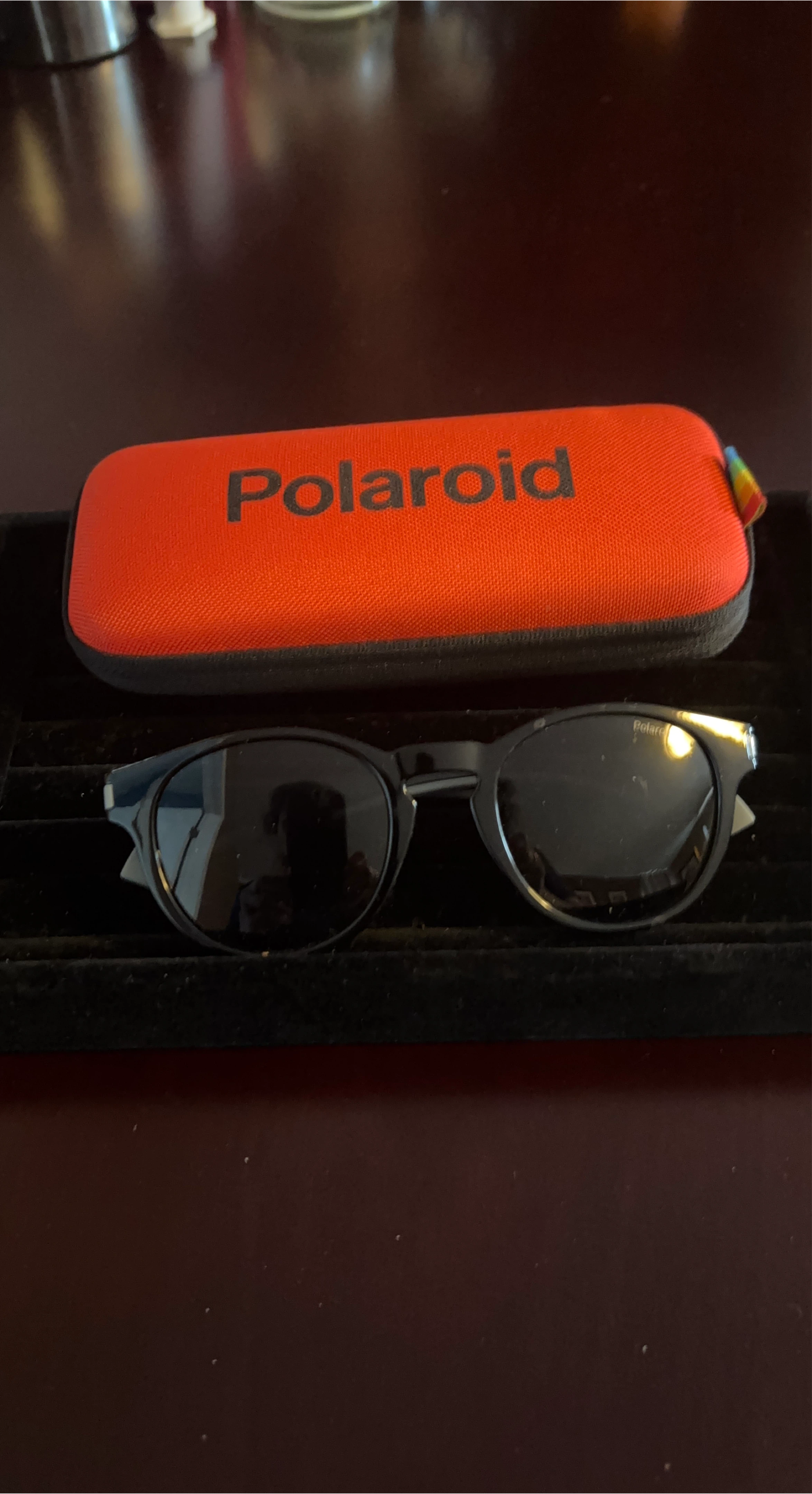 Polaroid Sunglasses with Case❤️🥕