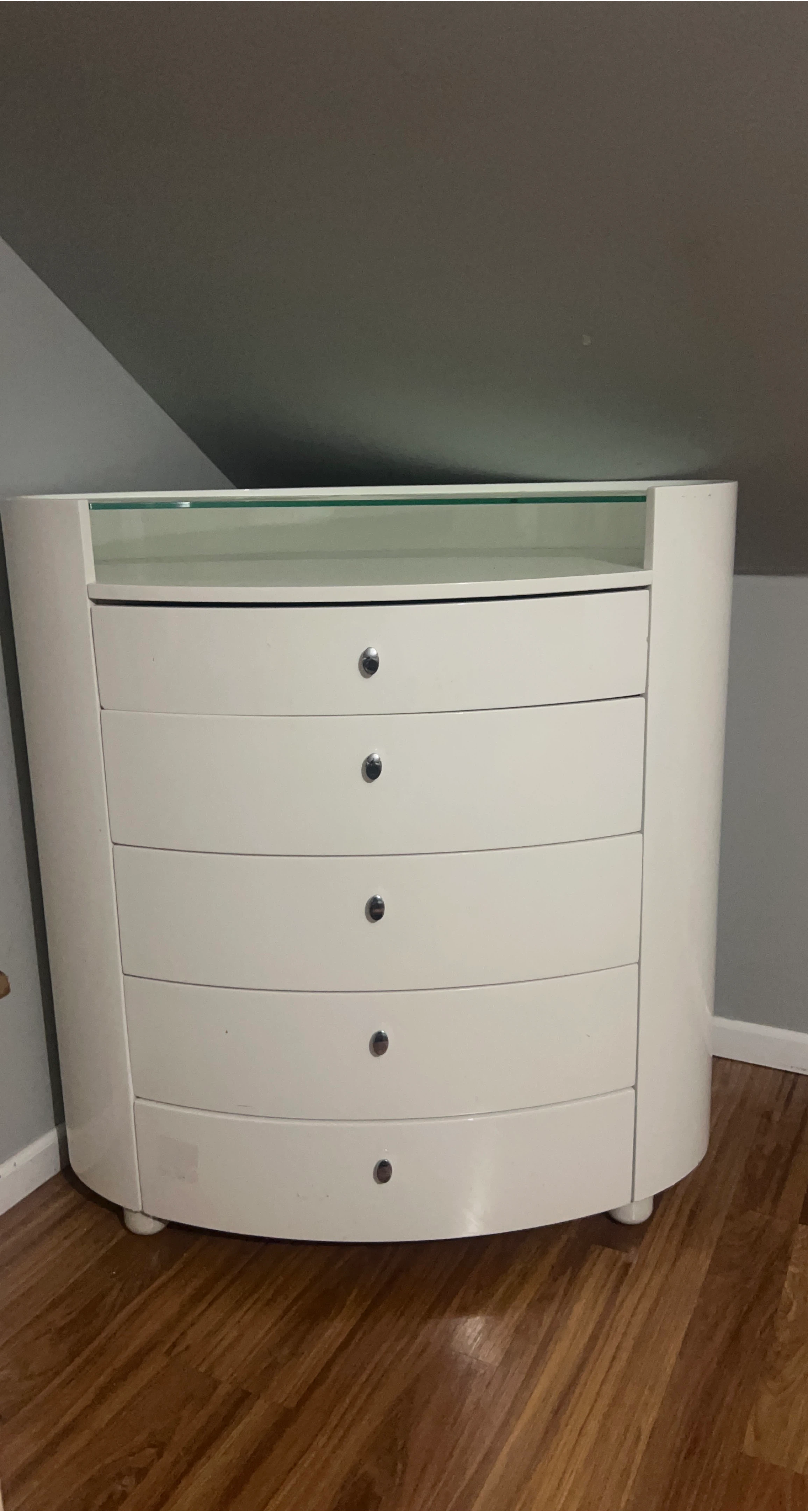 White 5-Drawer Dresser with Glass Top