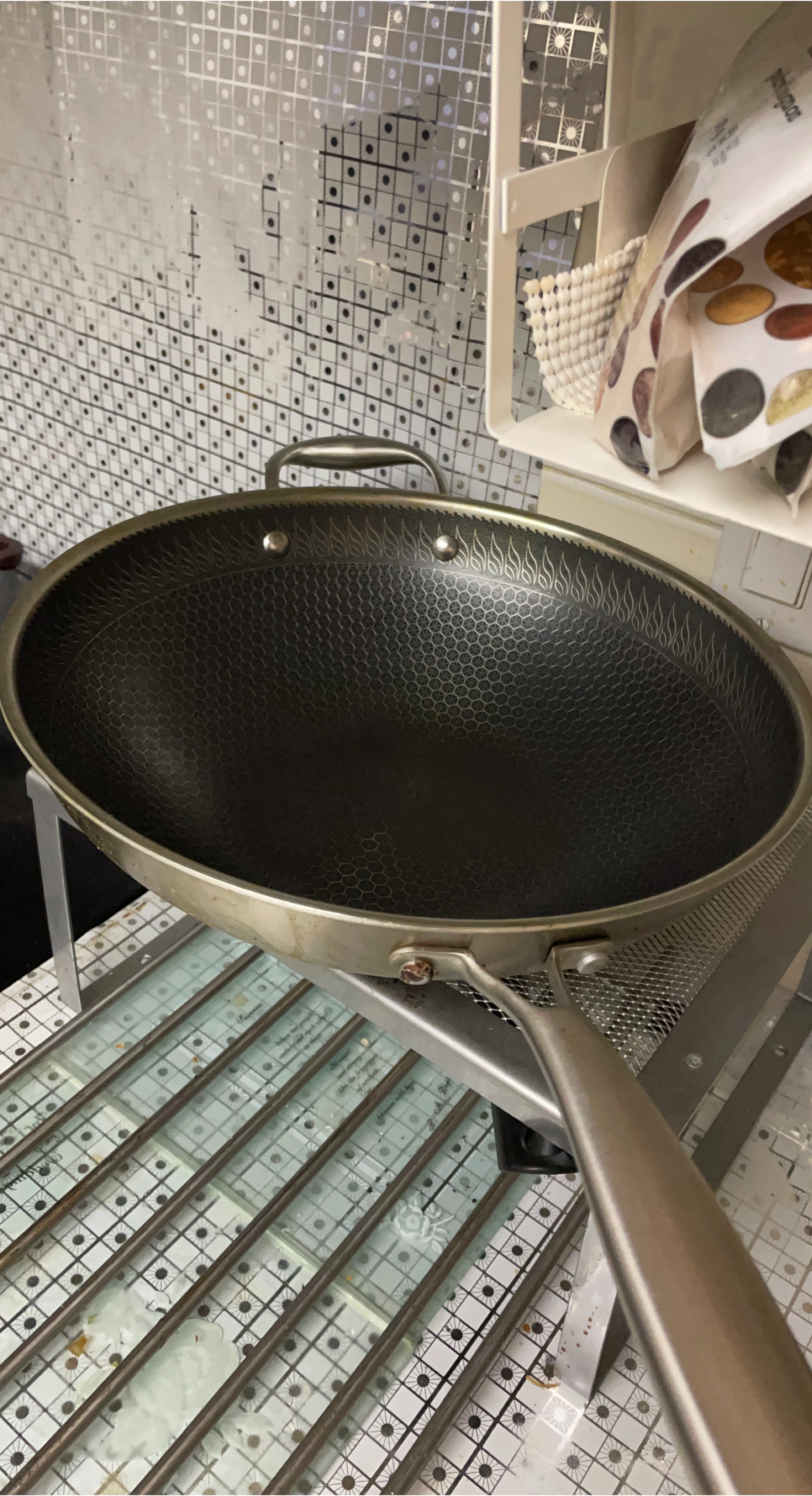 Wok with Honeycomb Pattern 🧡