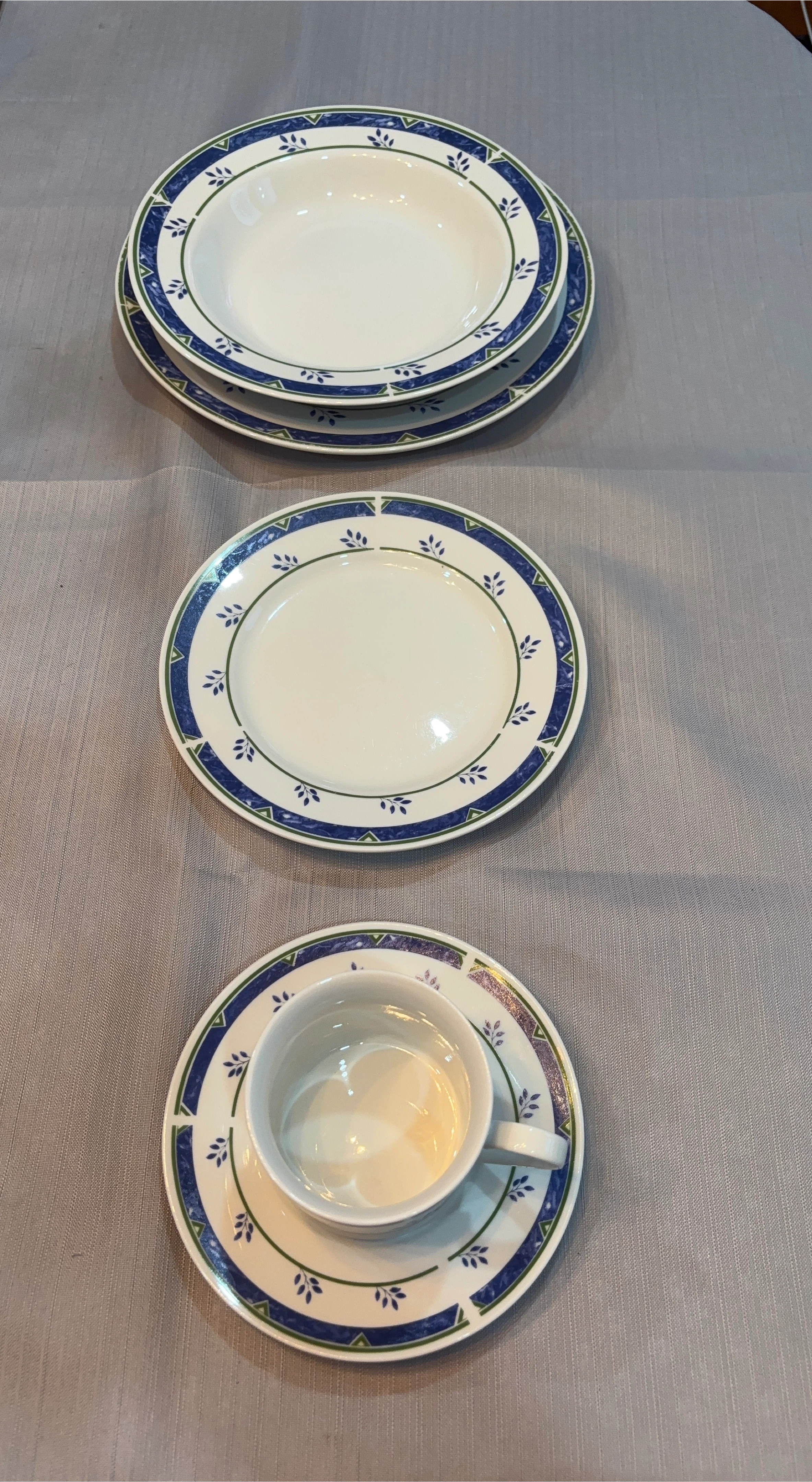 Topceram Dinnerware Set