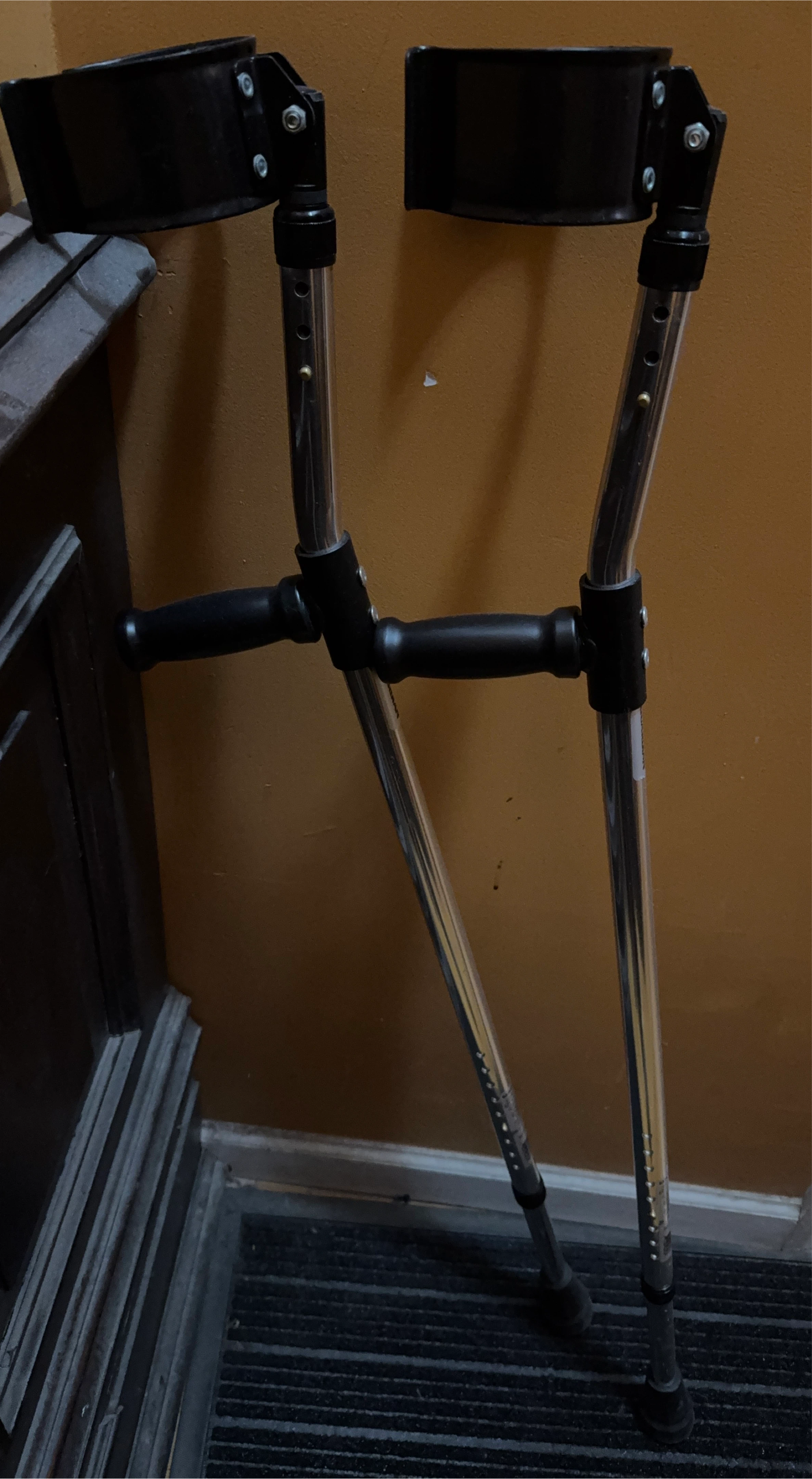 Adjustable Aluminum Crutches