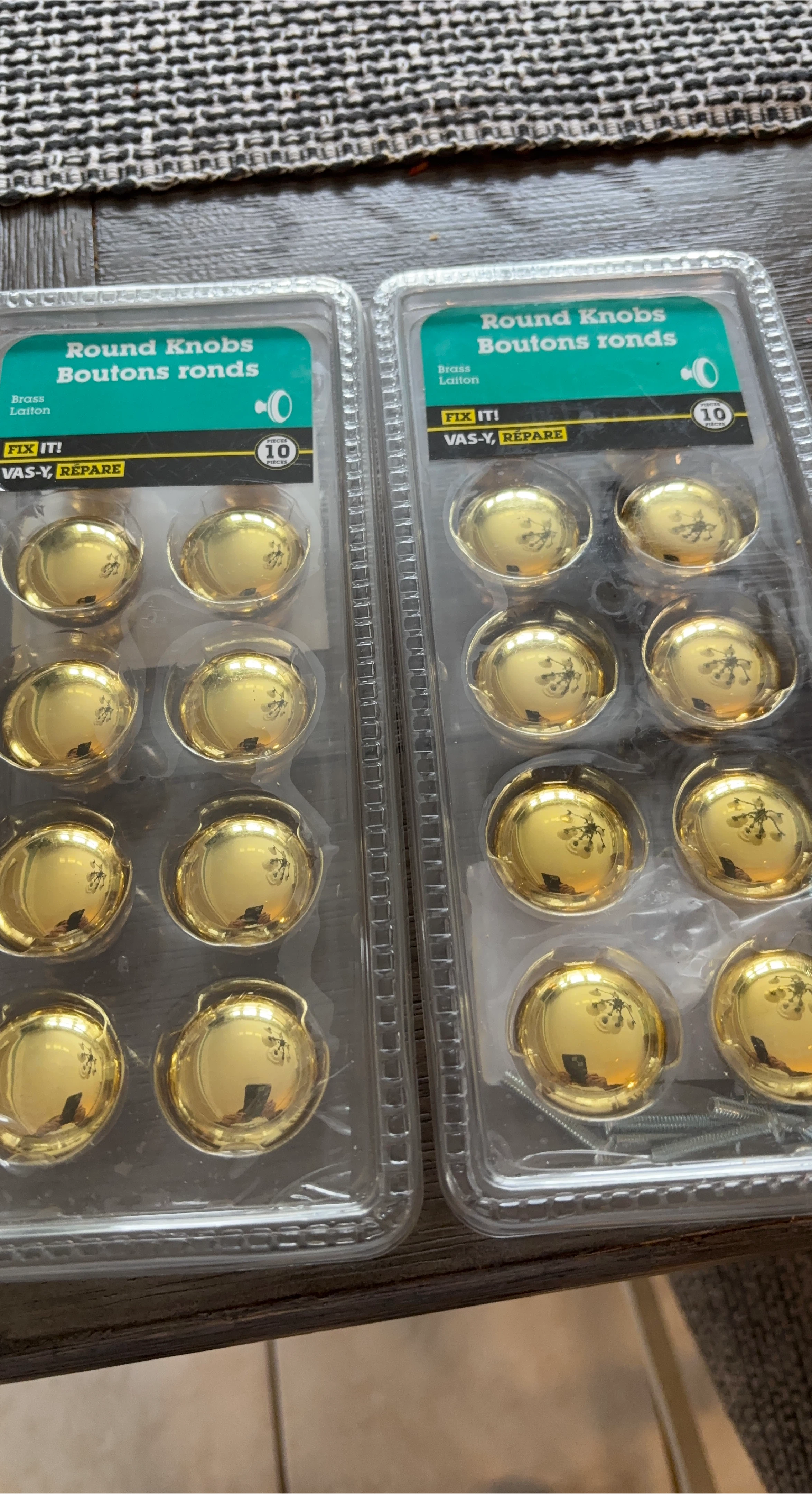 Round Brass Knobs (16 Pieces)