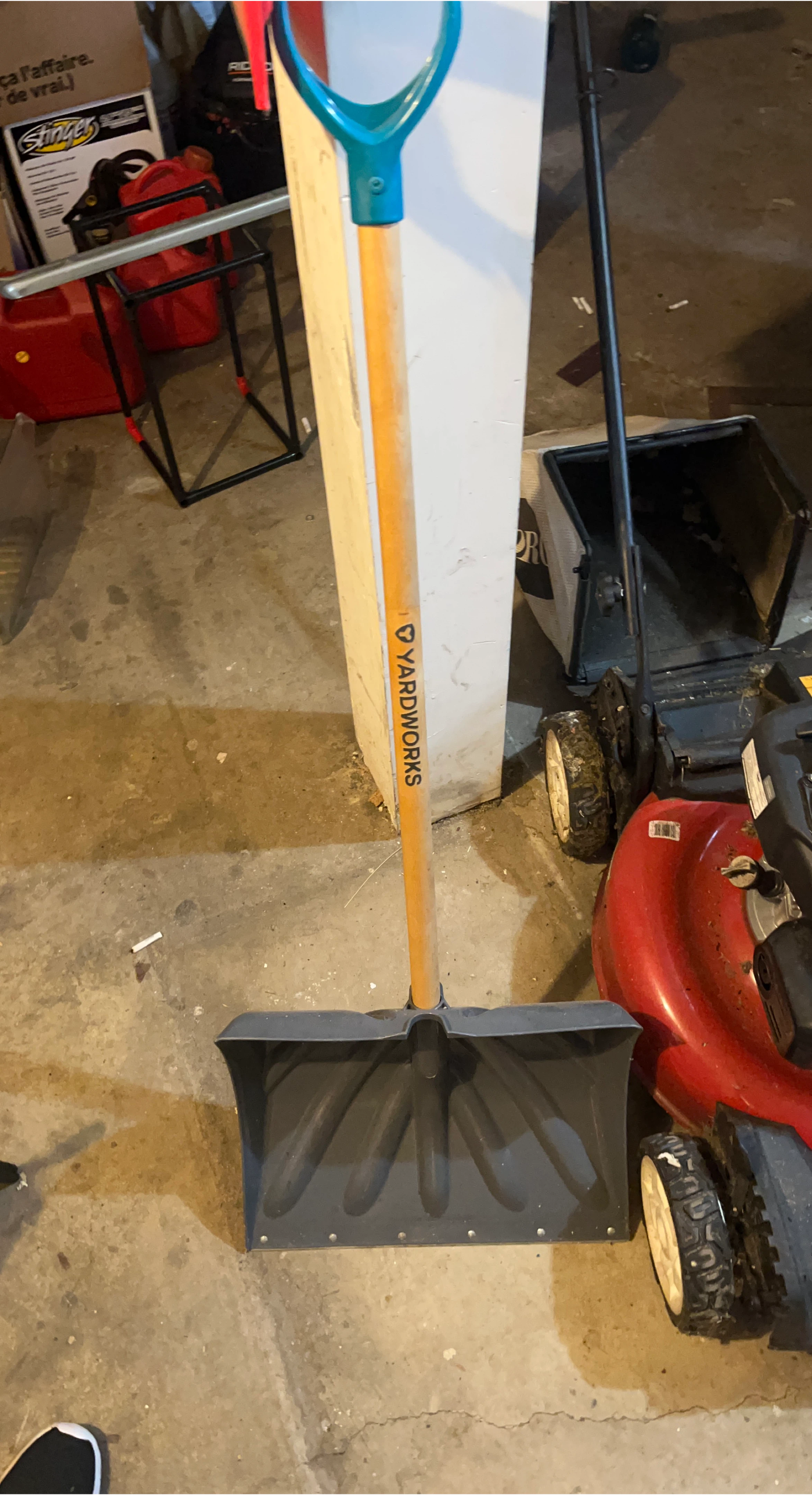 Yardworks Snow Shovel