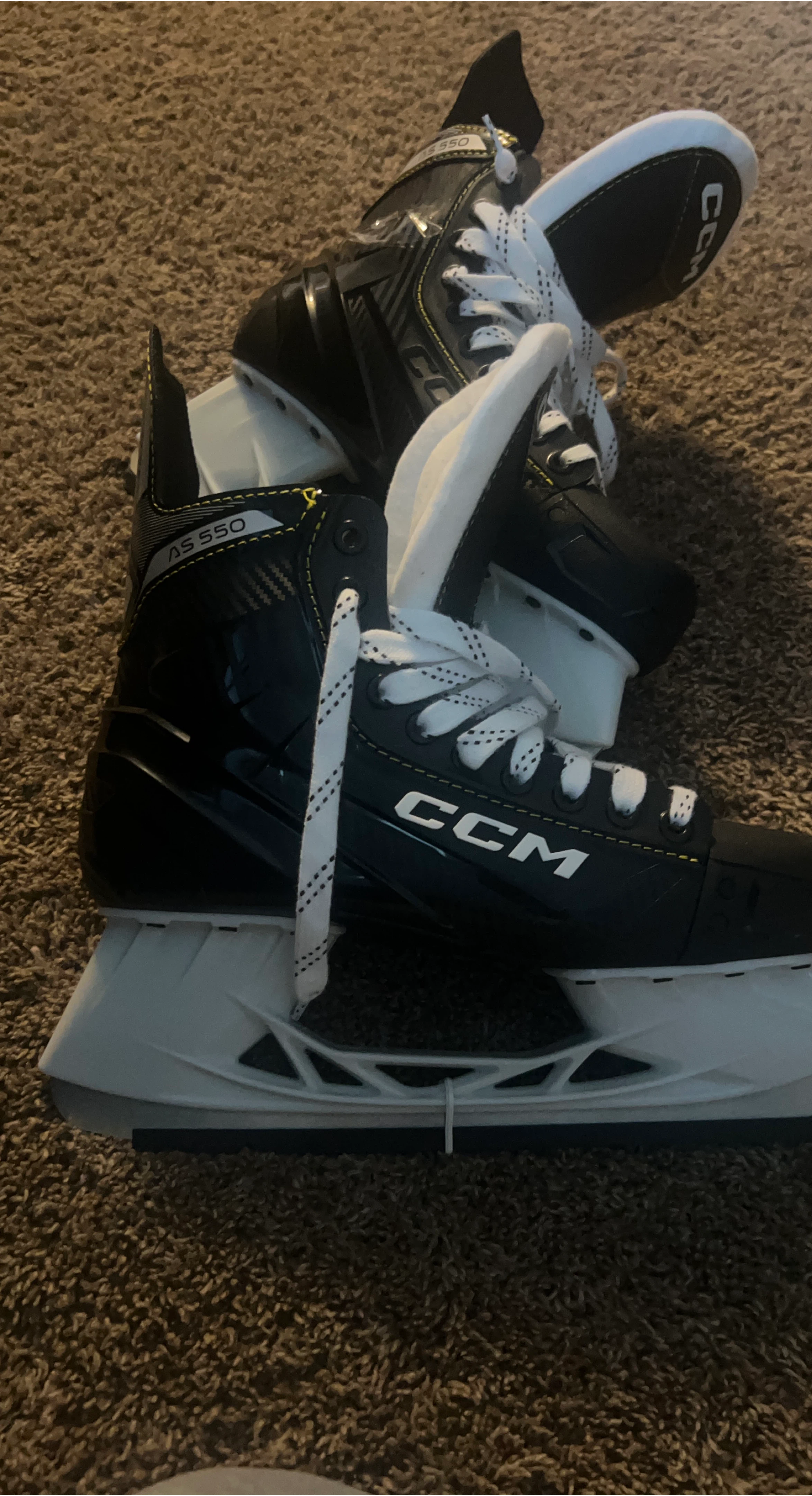 CCM AS550 Hockey Skates
