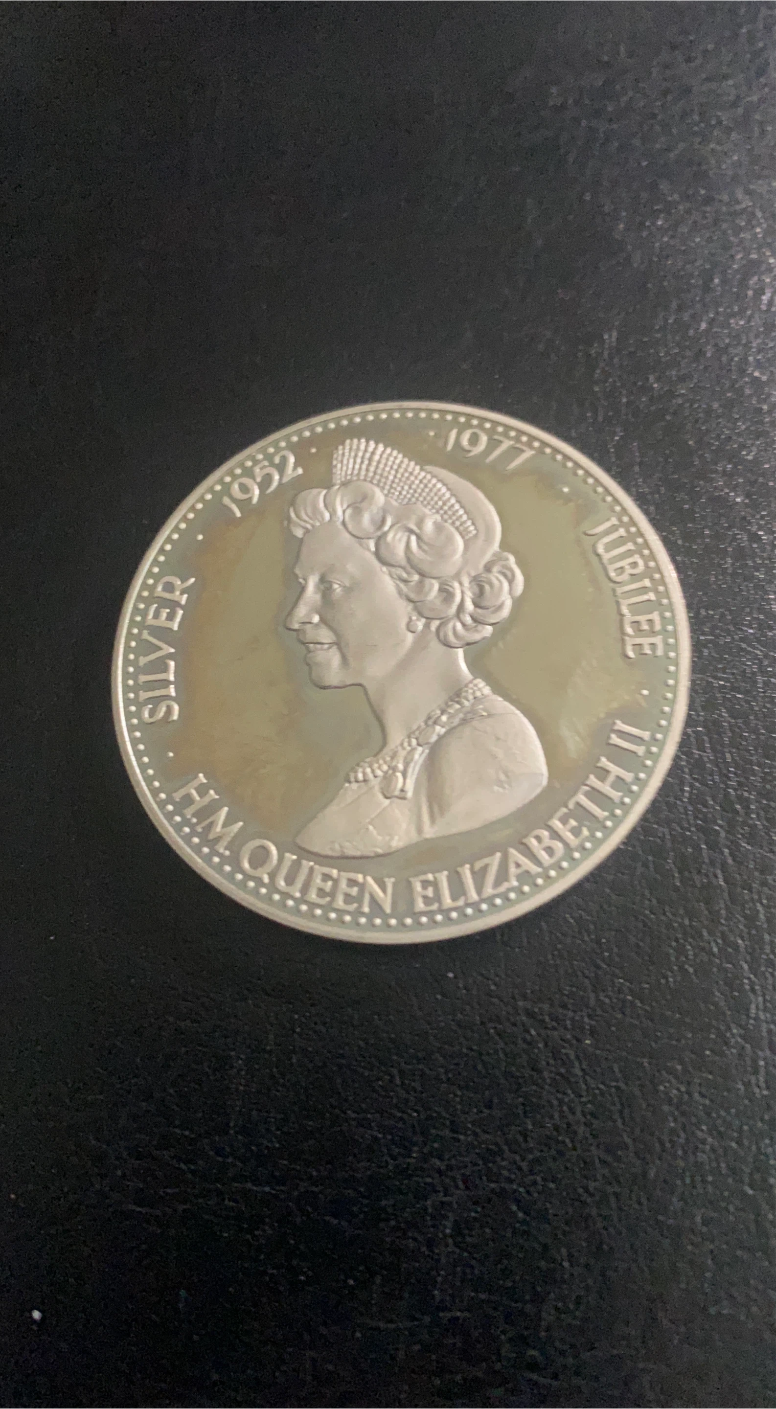 HM Queen Elizabeth II Silver Jubilee 1977 Coin