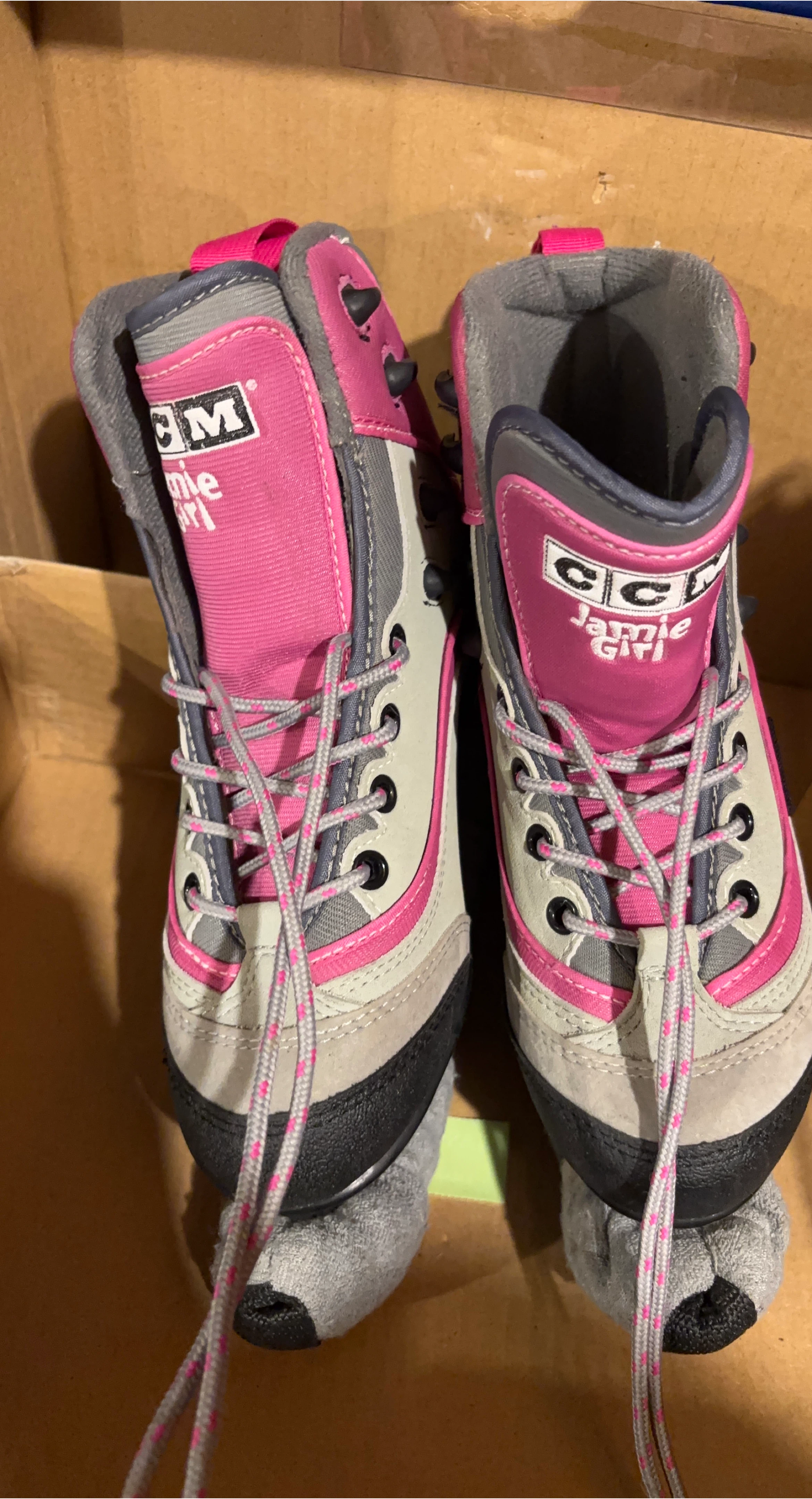 CCM Jamie Girl Ice Skates - Size 4