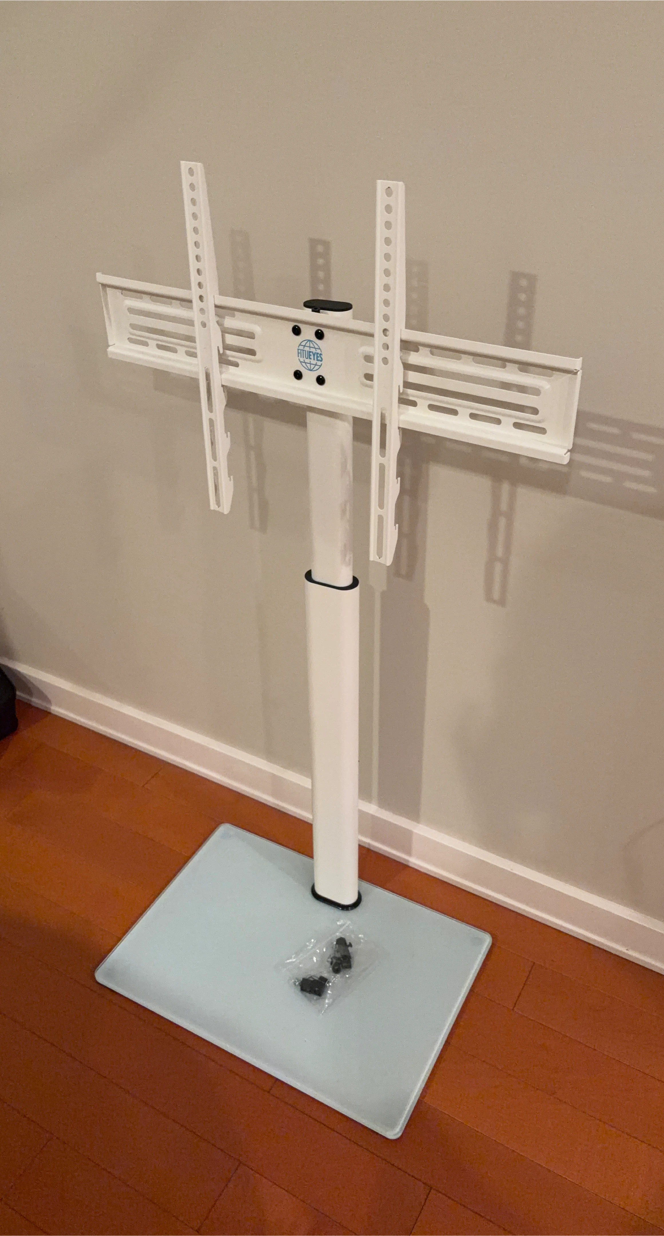 FITUEYES White TV Stand