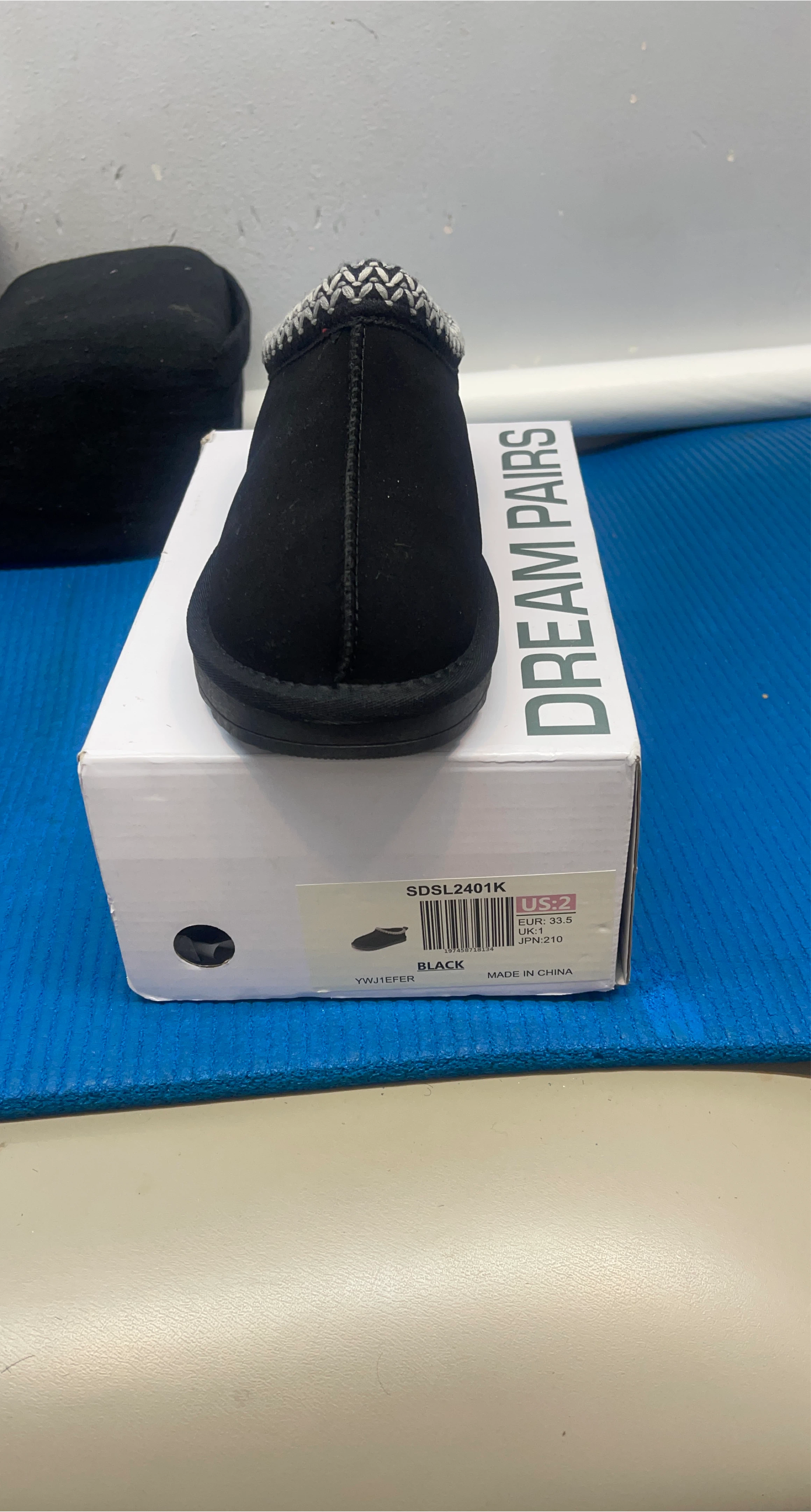 Dream Pairs Black Slippers - US Size 2