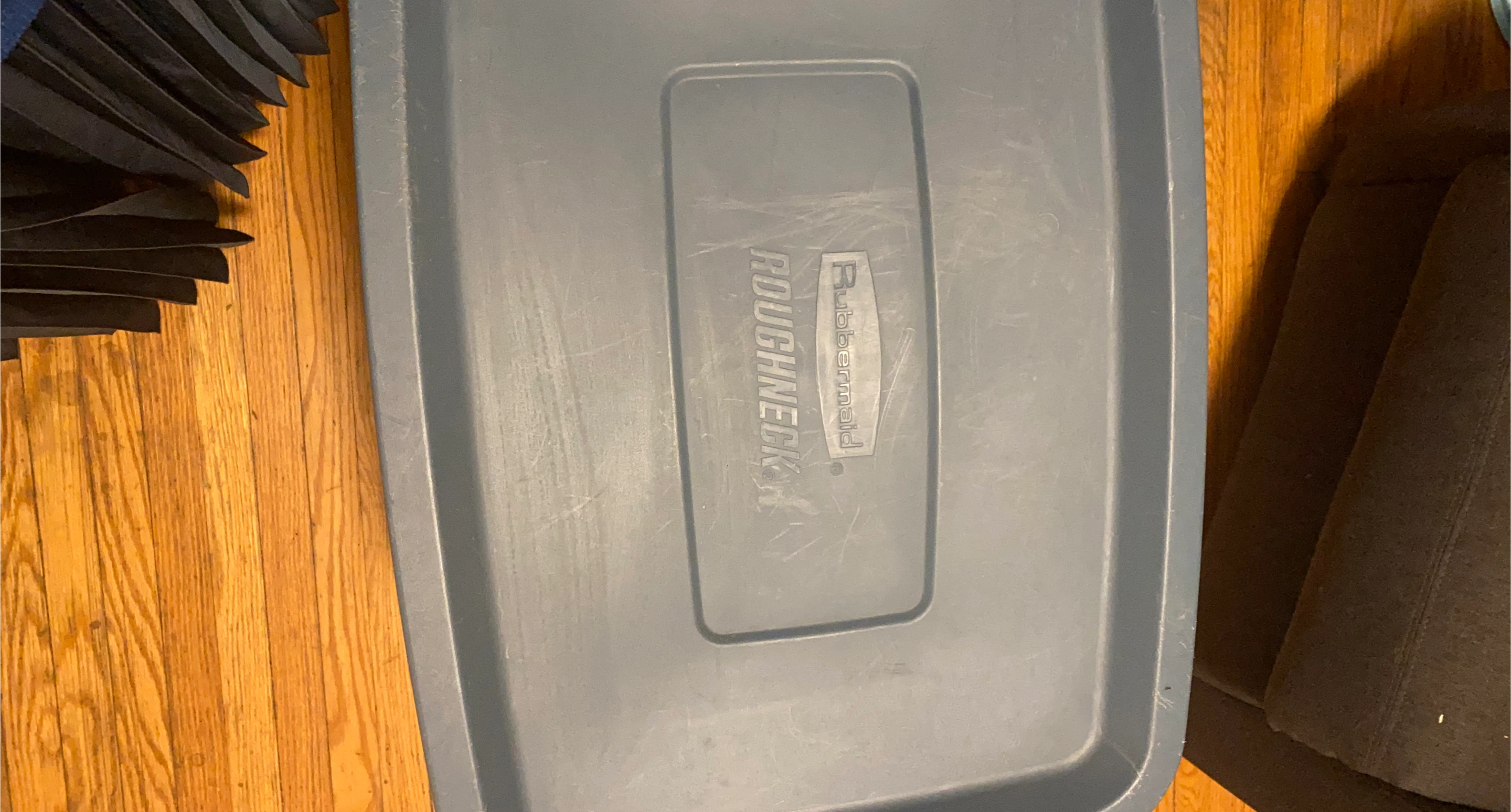 Rubbermaid Roughneck Storage Tote