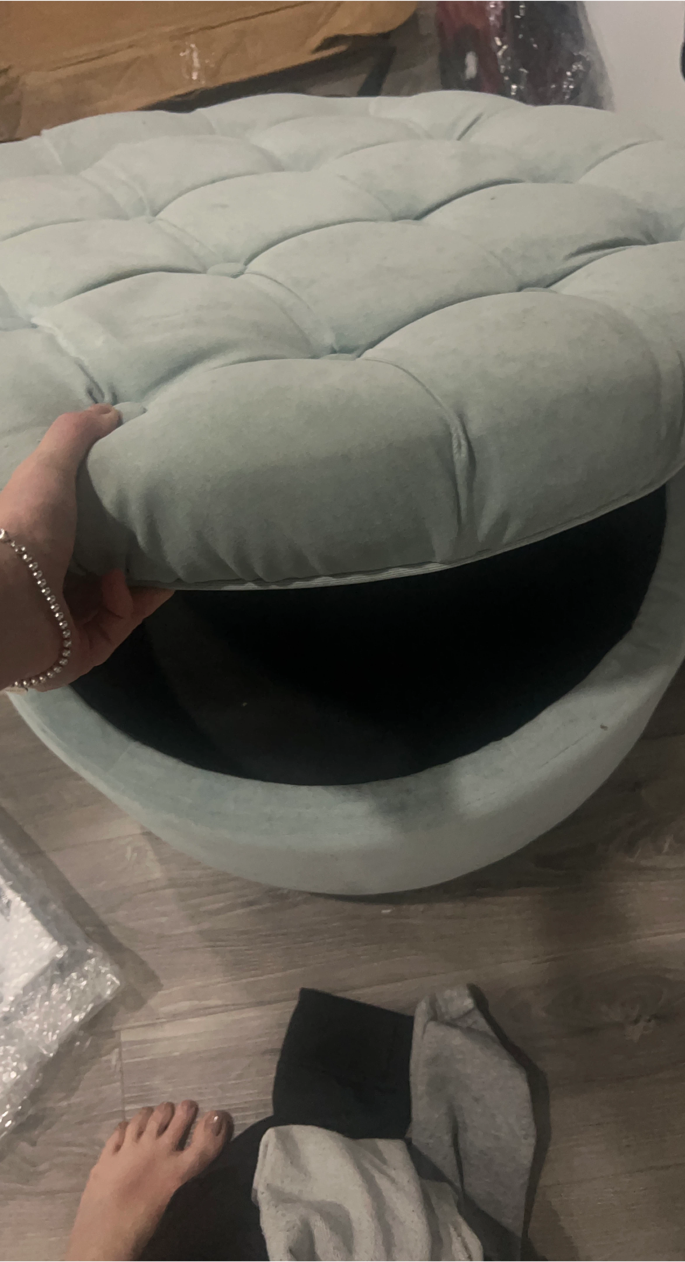 Tufted Round Storage Ottoman