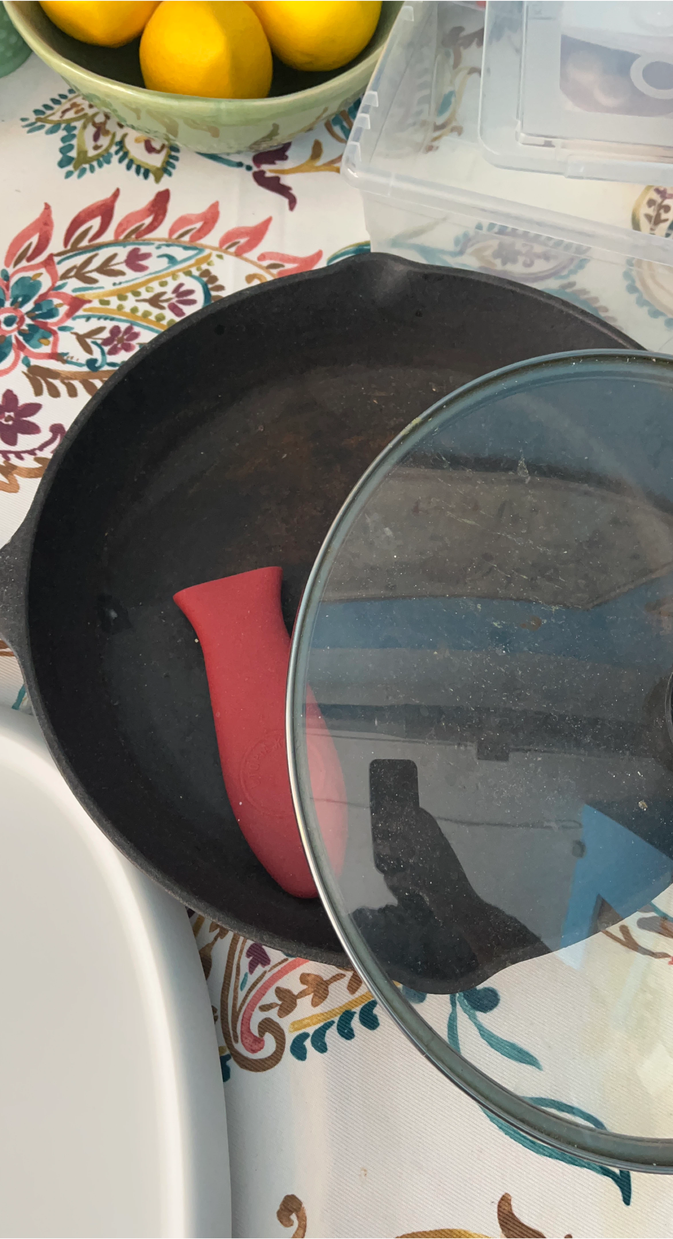 Cast Iron Skillet with Lid and Handle Cover