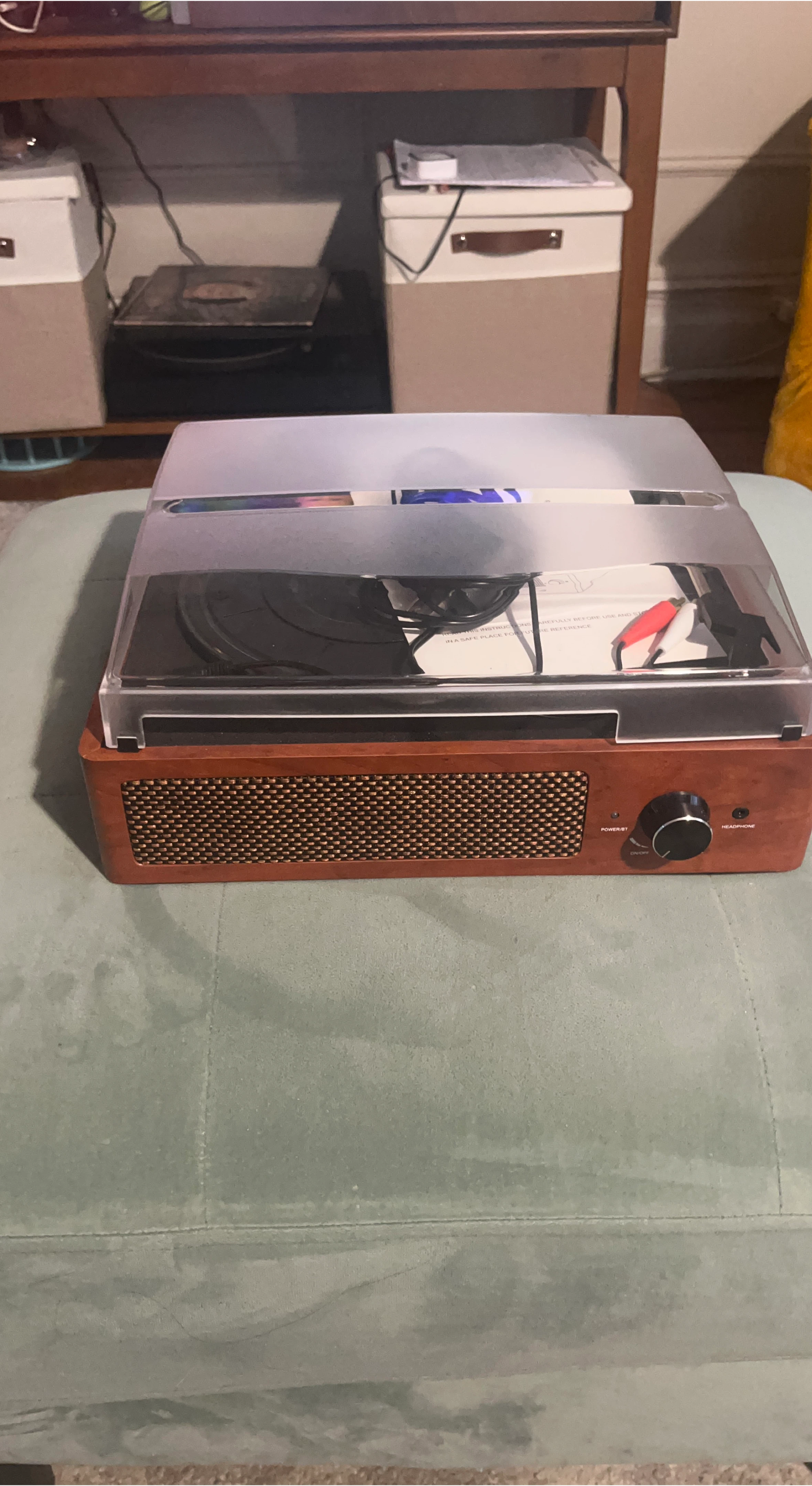 Turntable Vinyl Record Player -Bluetooth with built in speaker