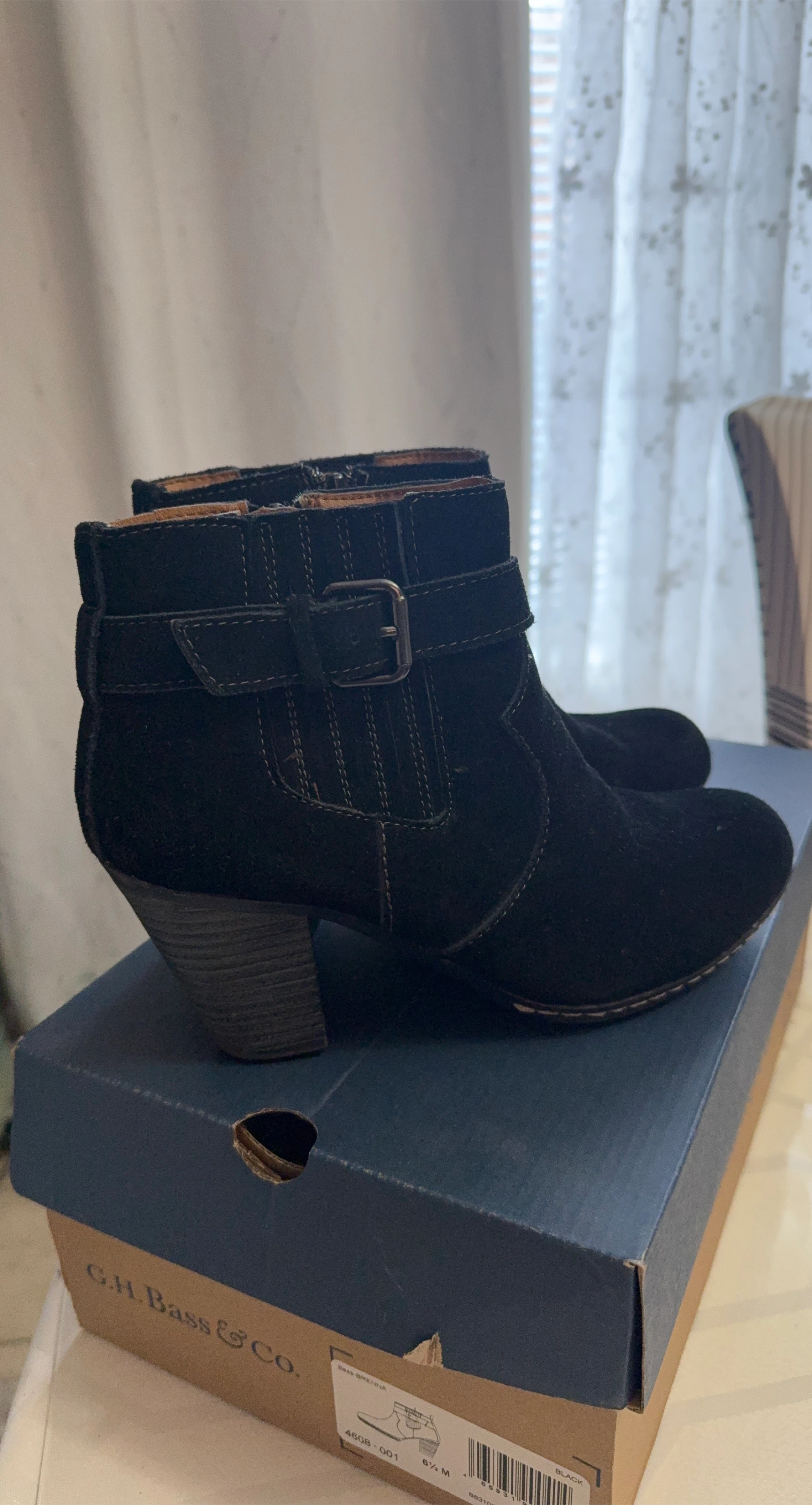 G.H. Bass & Co. Black Suede Ankle Boots - US 6.5M