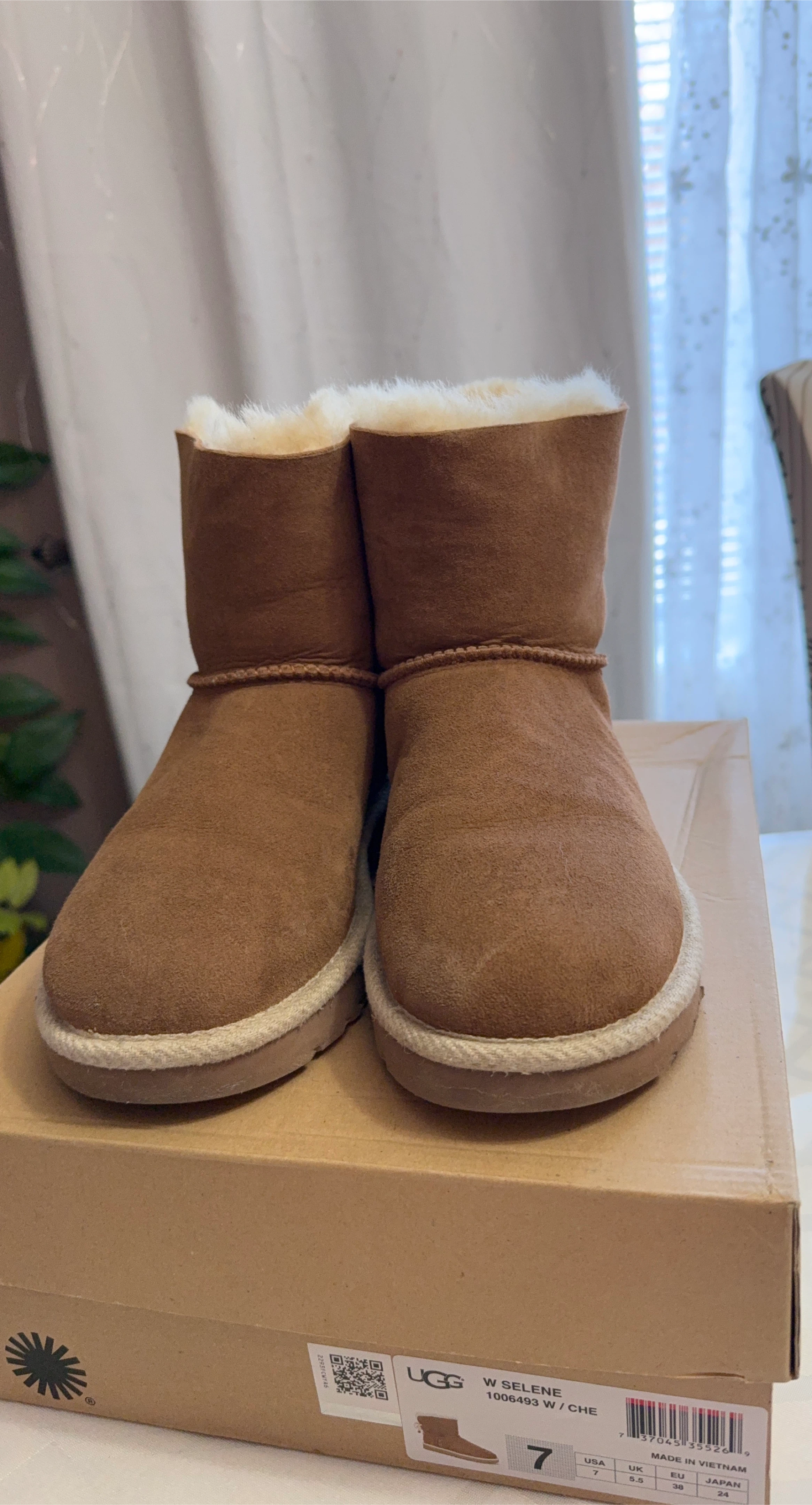 UGG W Selene Chestnut Boots - Size 7
