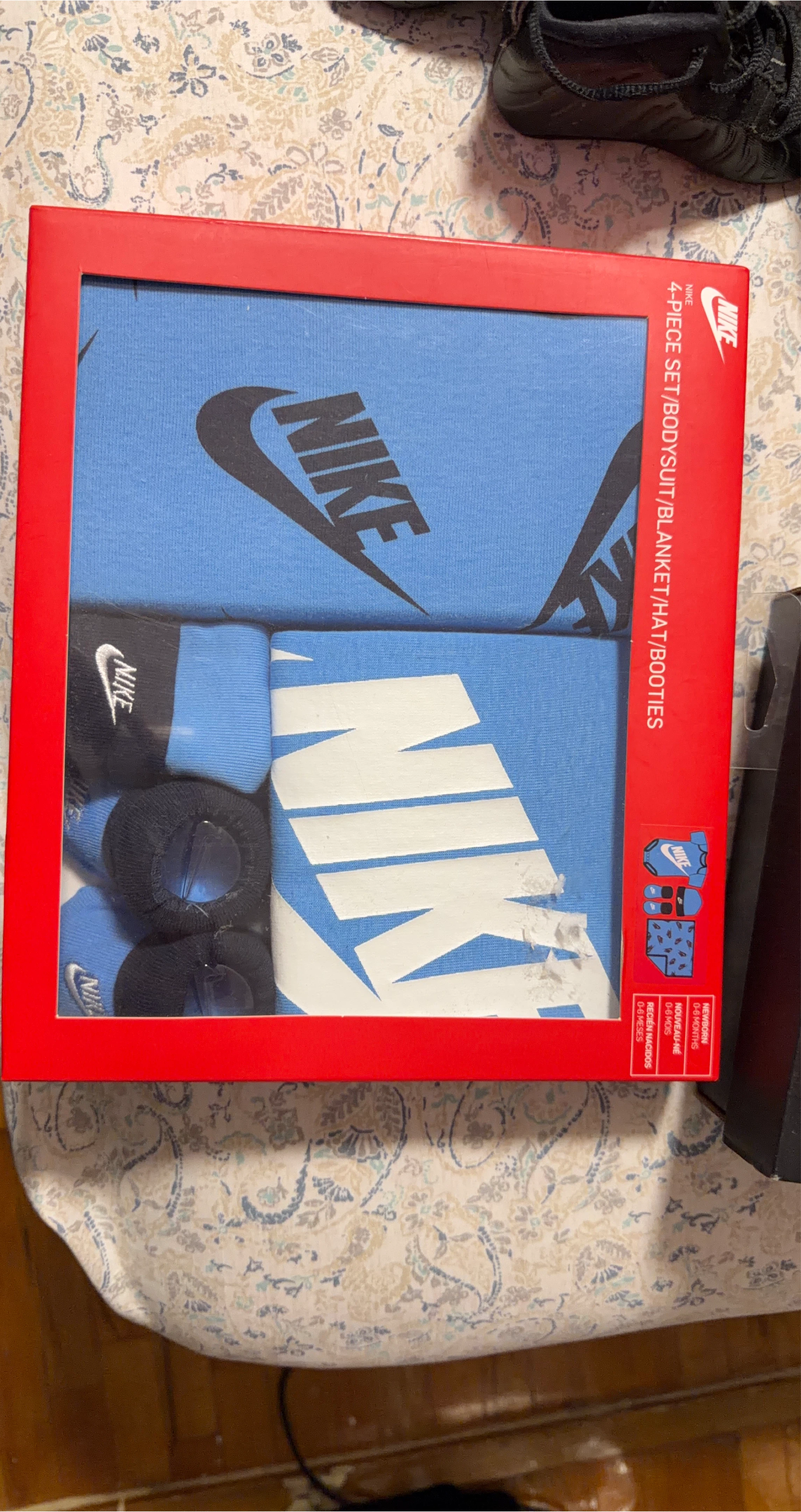 Nike Newborn 4-Piece Set (0-6 Months)